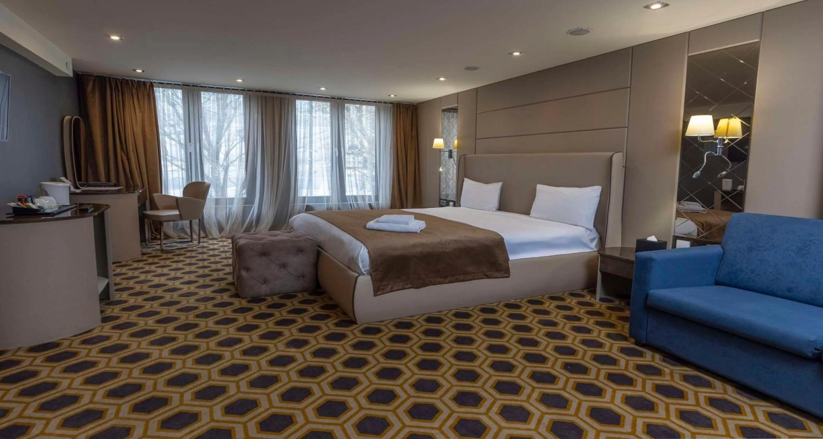 Bedroom, Bed in Putney Hotel