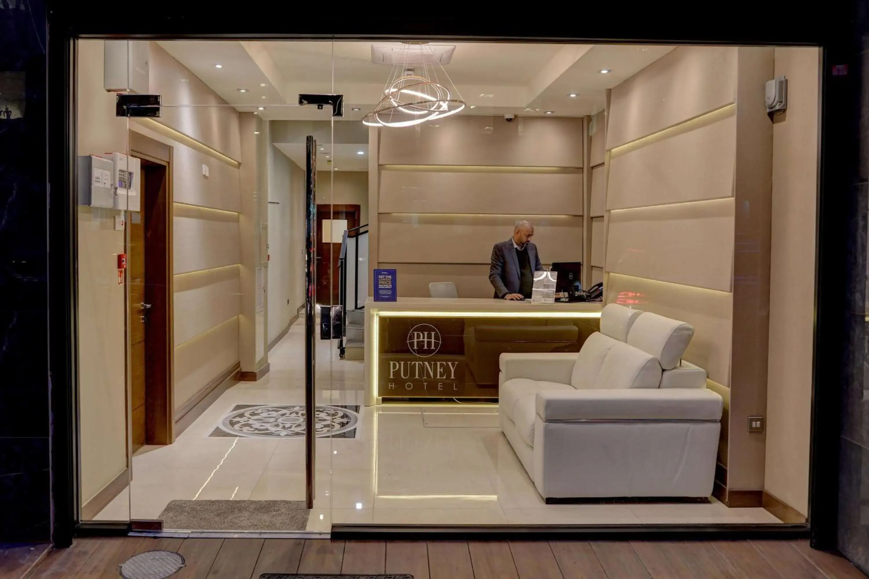 Lobby or reception in Putney Hotel Lobby or reception in Putney Hotel