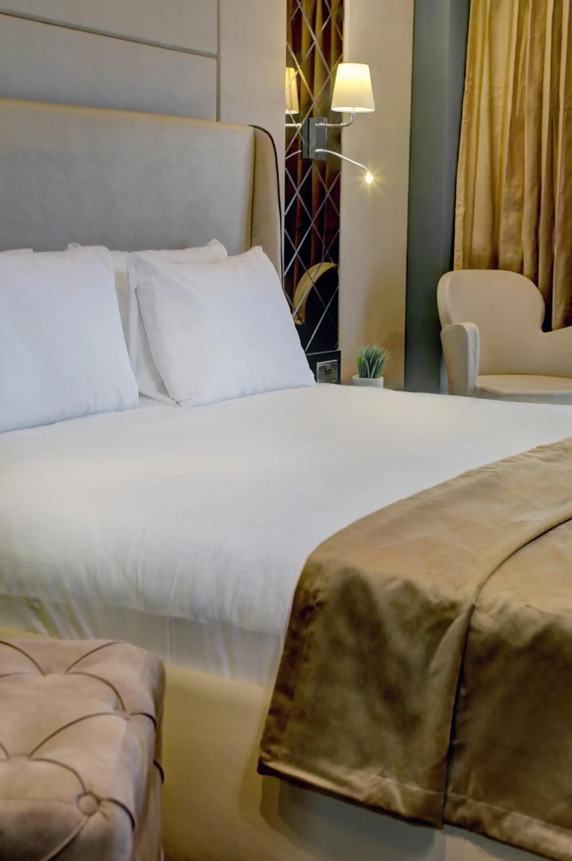 Bed in Putney Hotel Bed in Putney Hotel