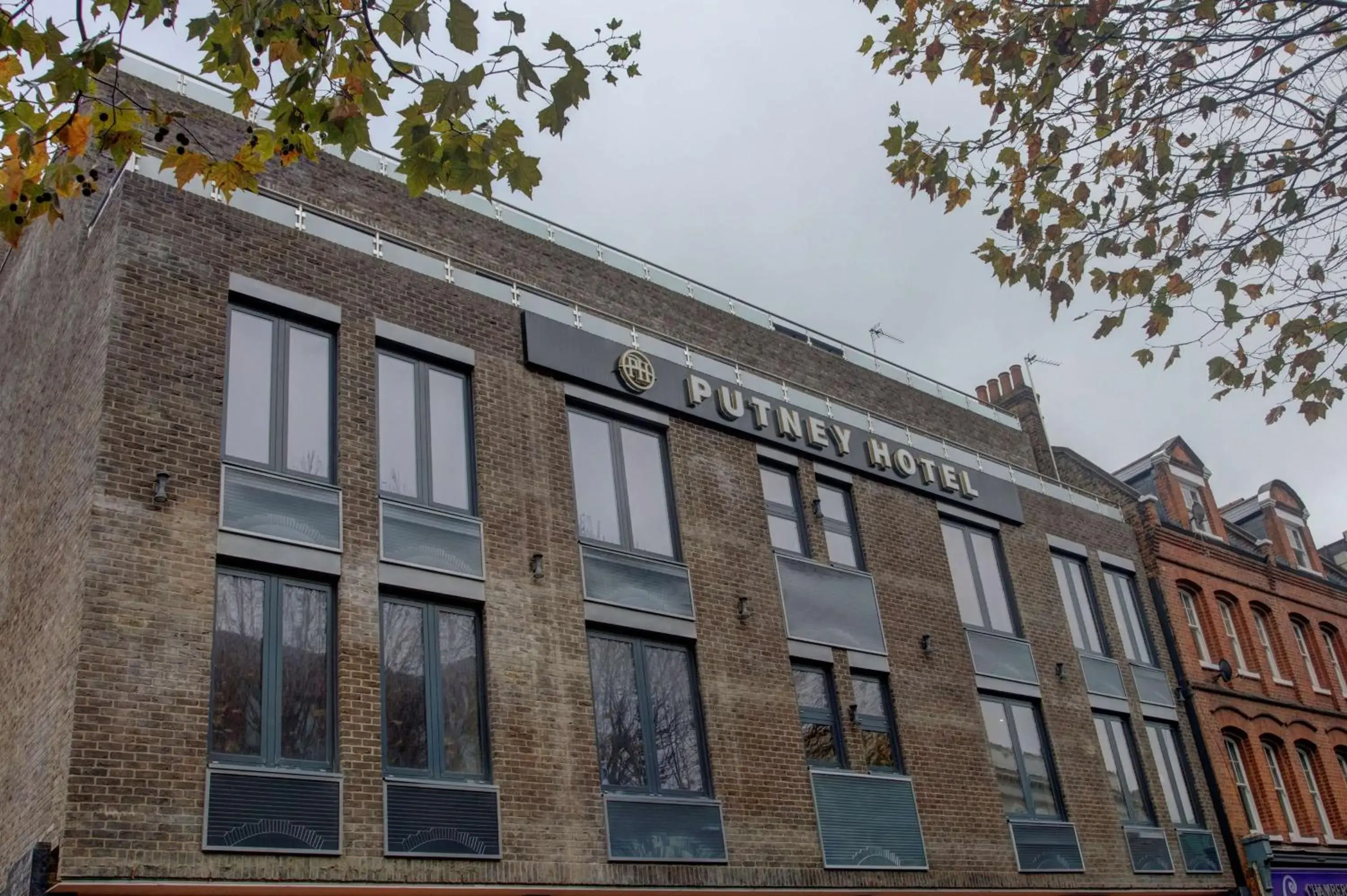 Property building in Putney Hotel Property building in Putney Hotel