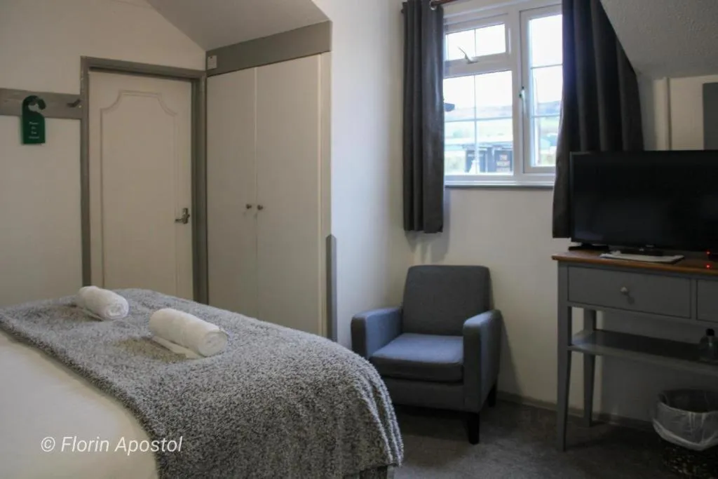 Bedroom, Bed in The Wight Mouse Inn