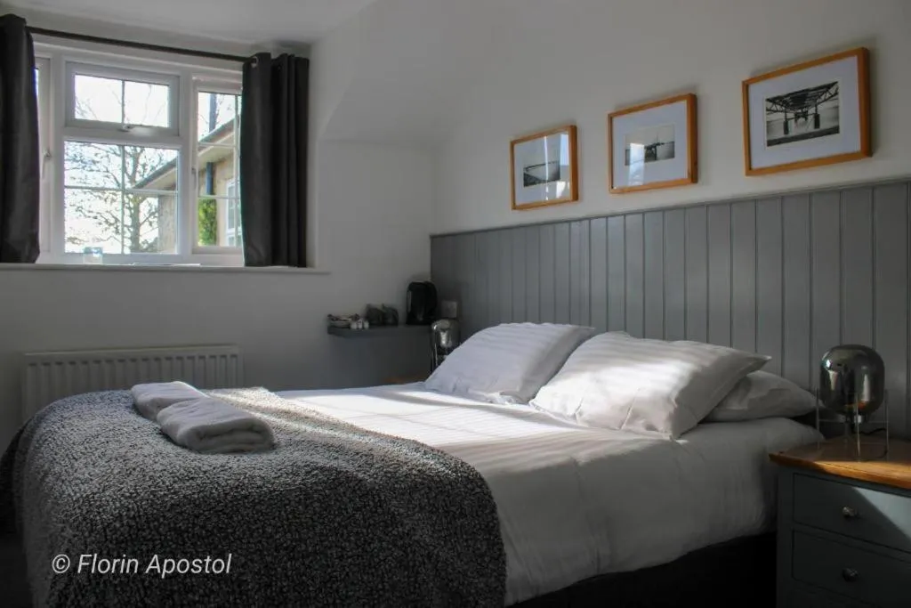 Bedroom, Bed in The Wight Mouse Inn