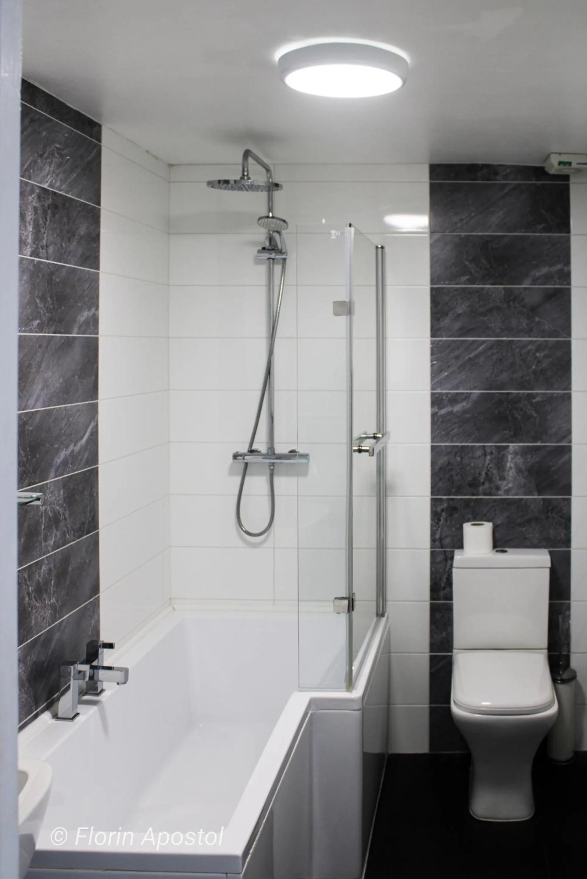 Bedroom in The Wight Mouse Inn