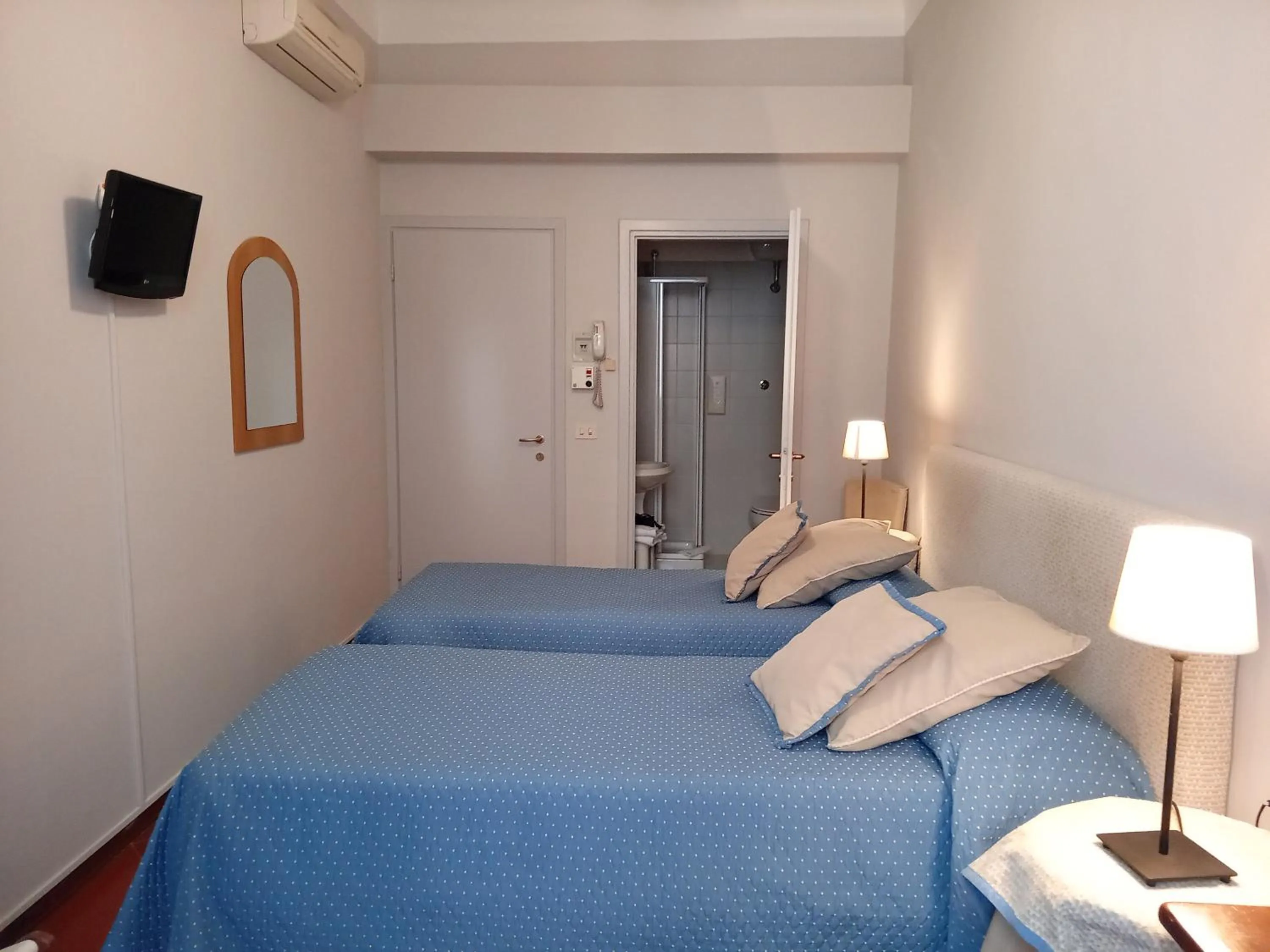 Twin Room in Hotel Tourist House