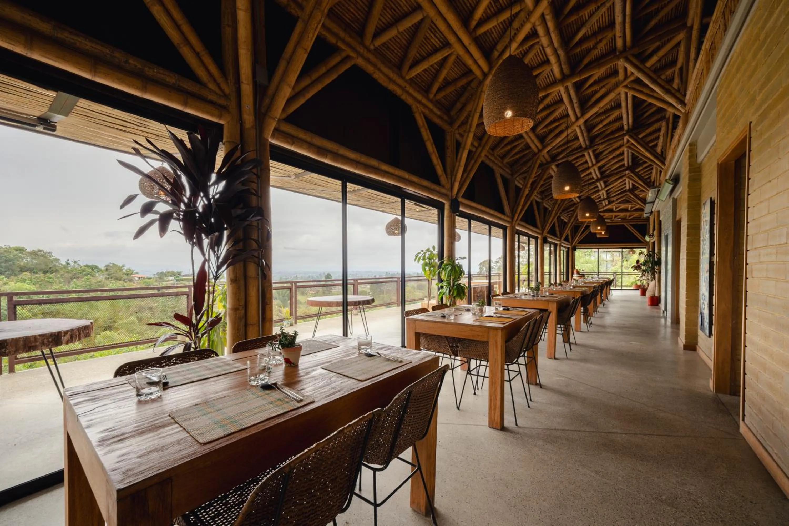 Restaurant/places to eat in Cannúa Lodge Hotel