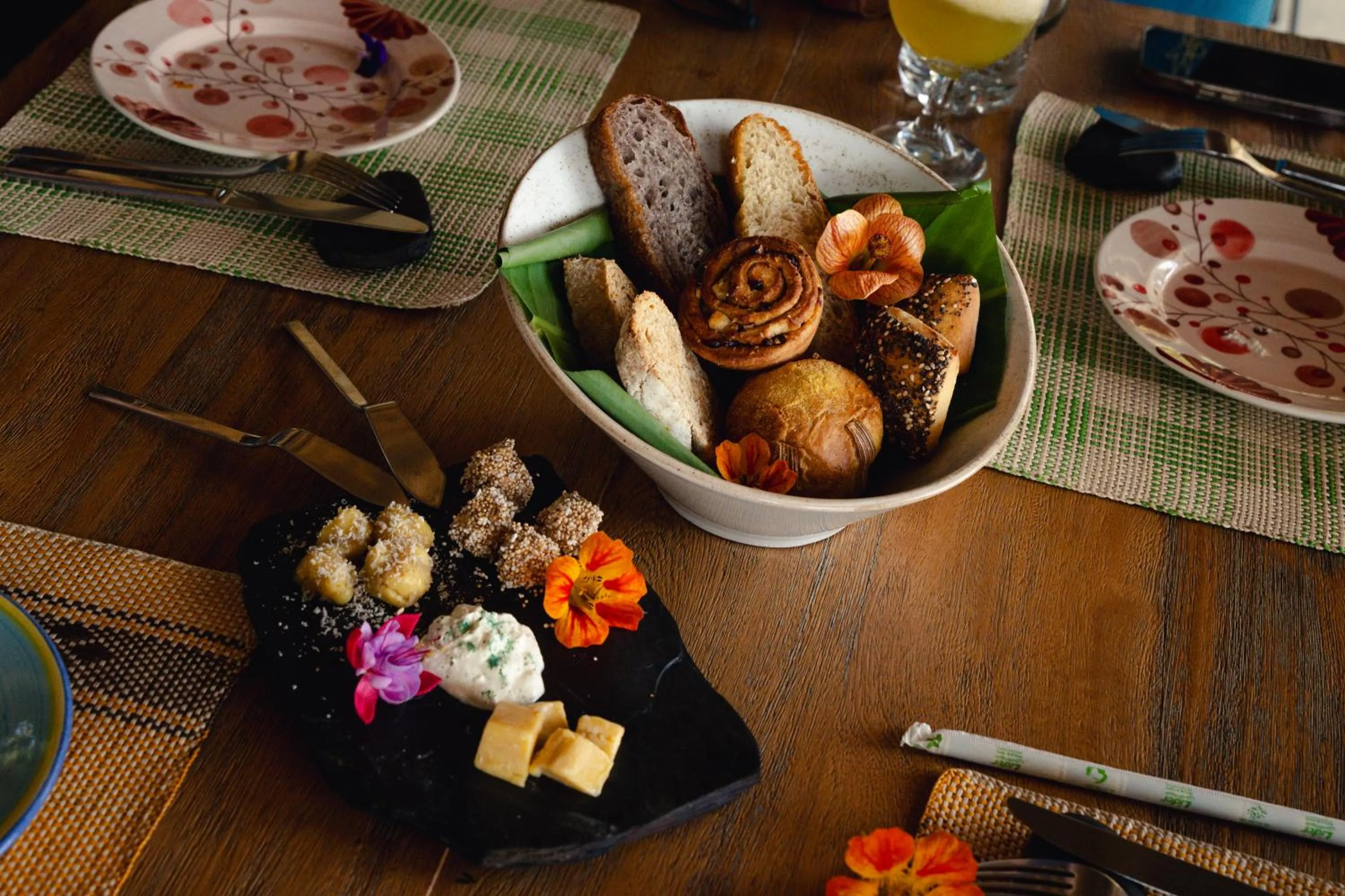 Restaurant/places to eat in Cannúa Lodge Hotel