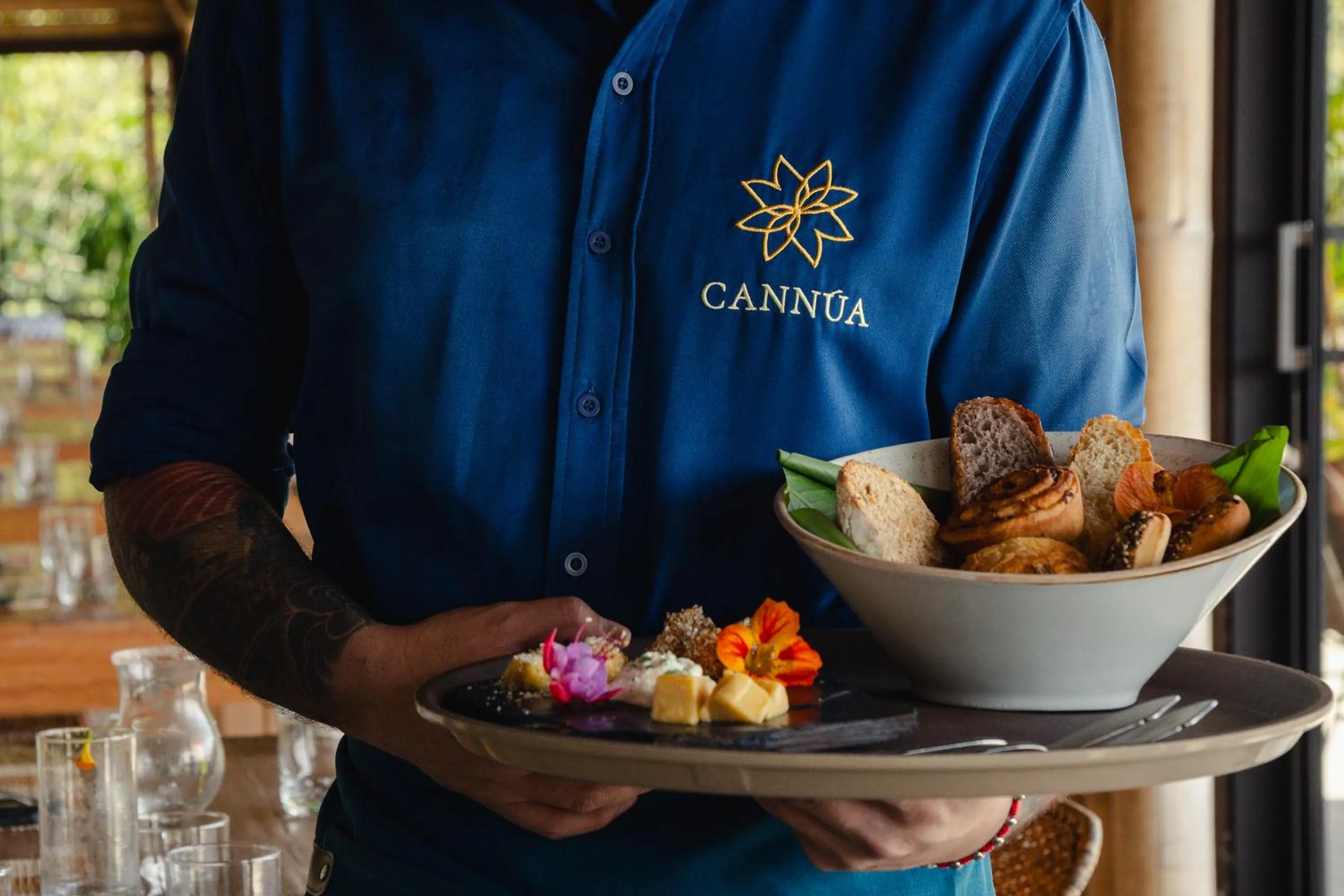 Restaurant/places to eat in Cannúa Lodge Hotel