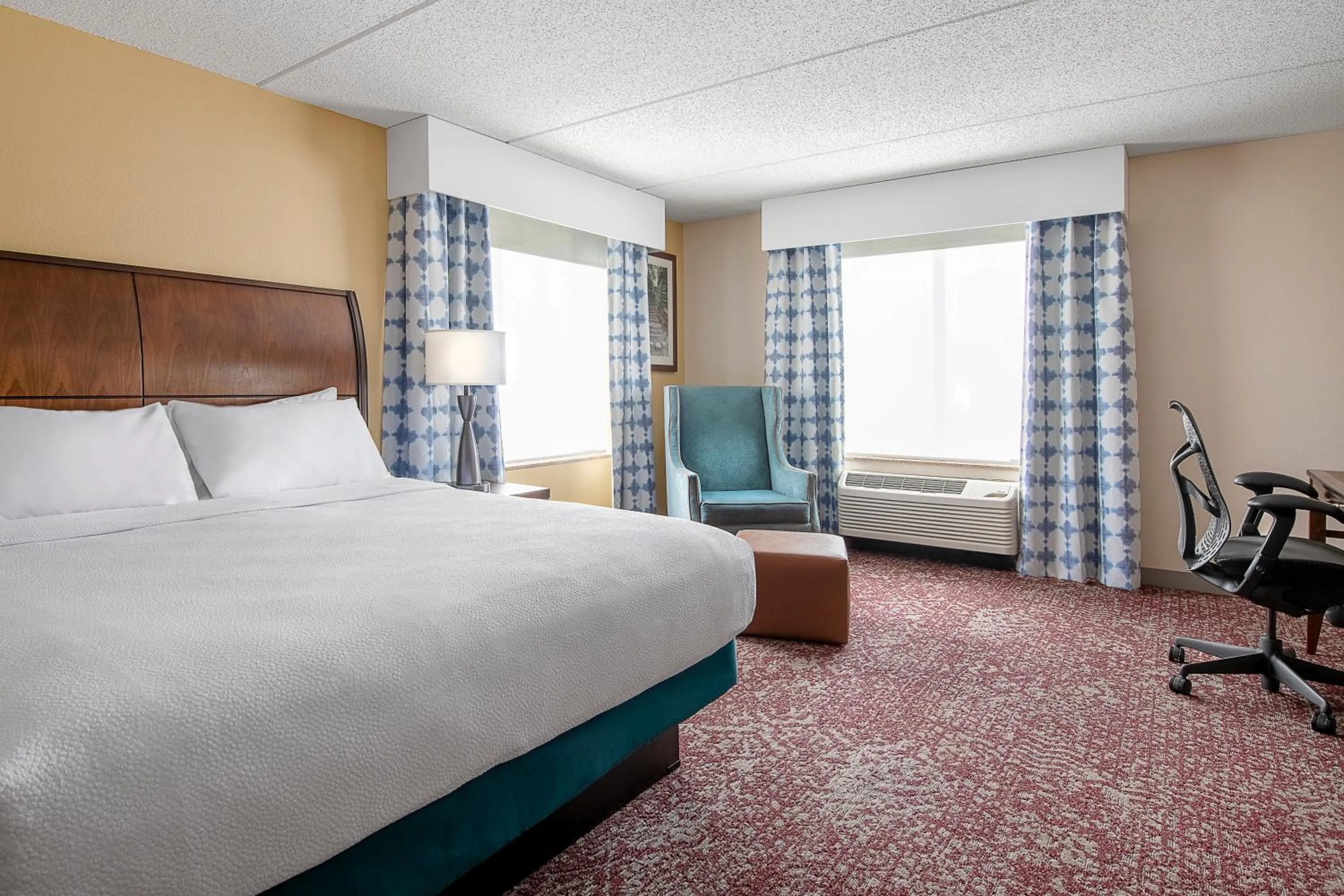 Photo of the whole room, Bed in Hilton Garden Inn Cleveland Downtown