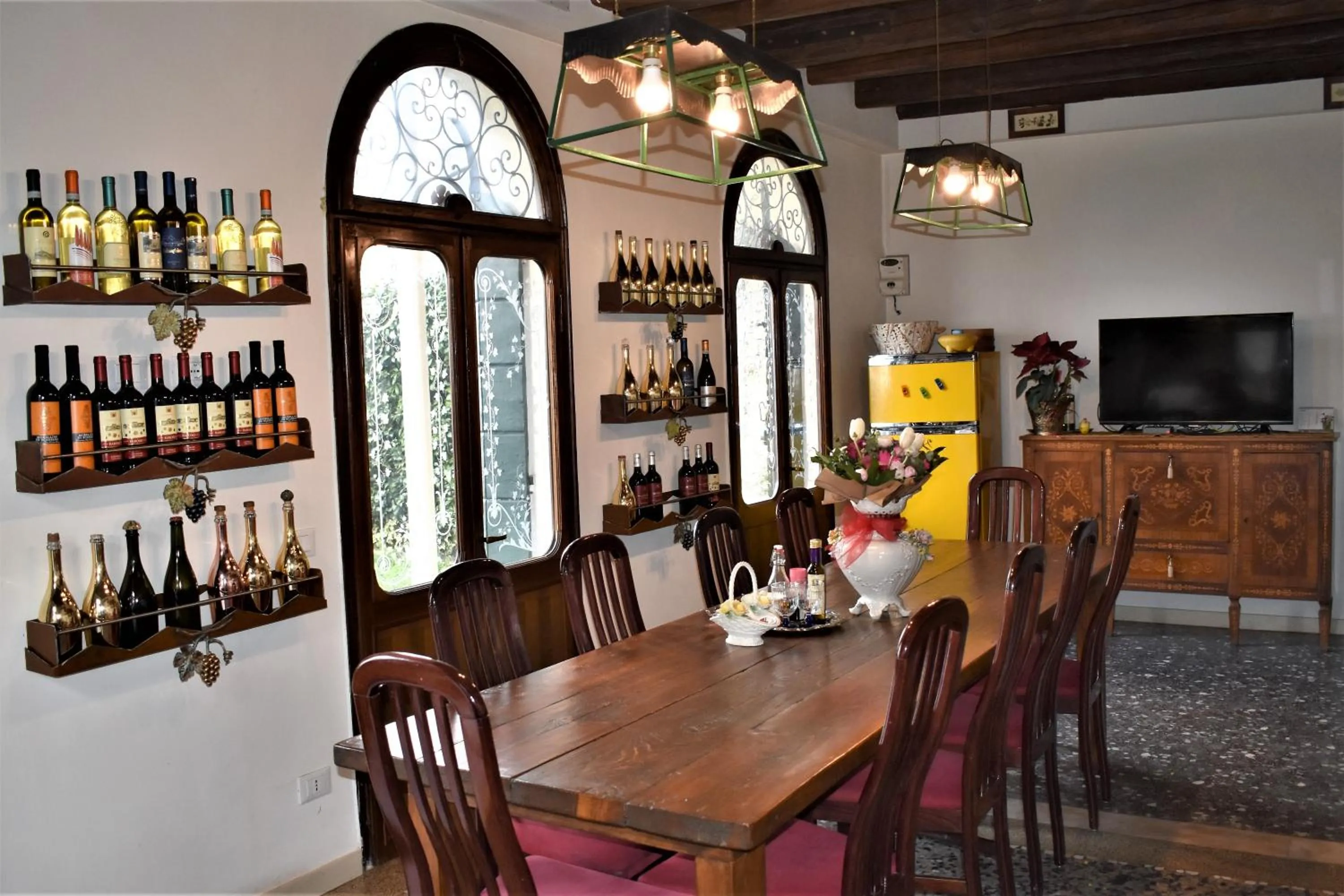 Communal kitchen in Maison Elena