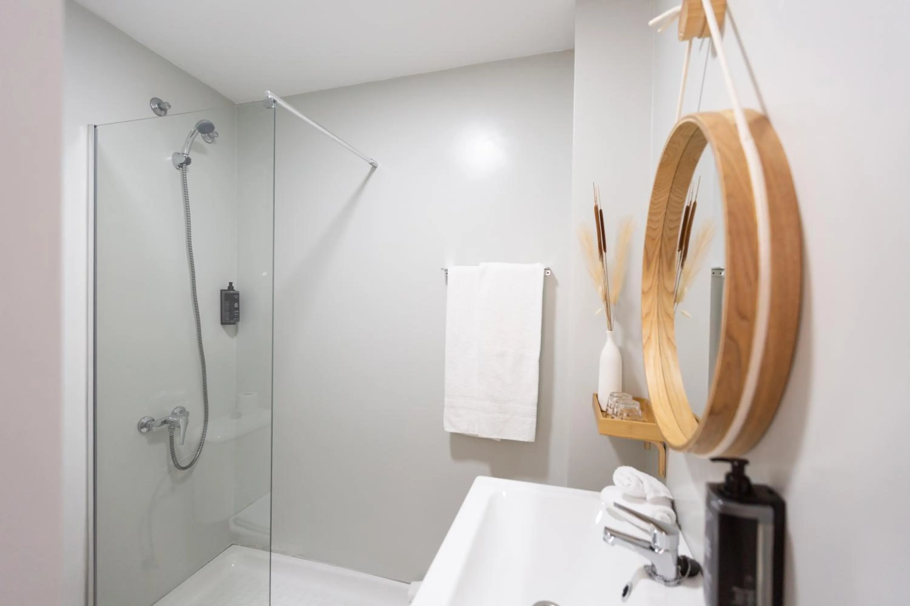 Shower in La Malagueña by Croma