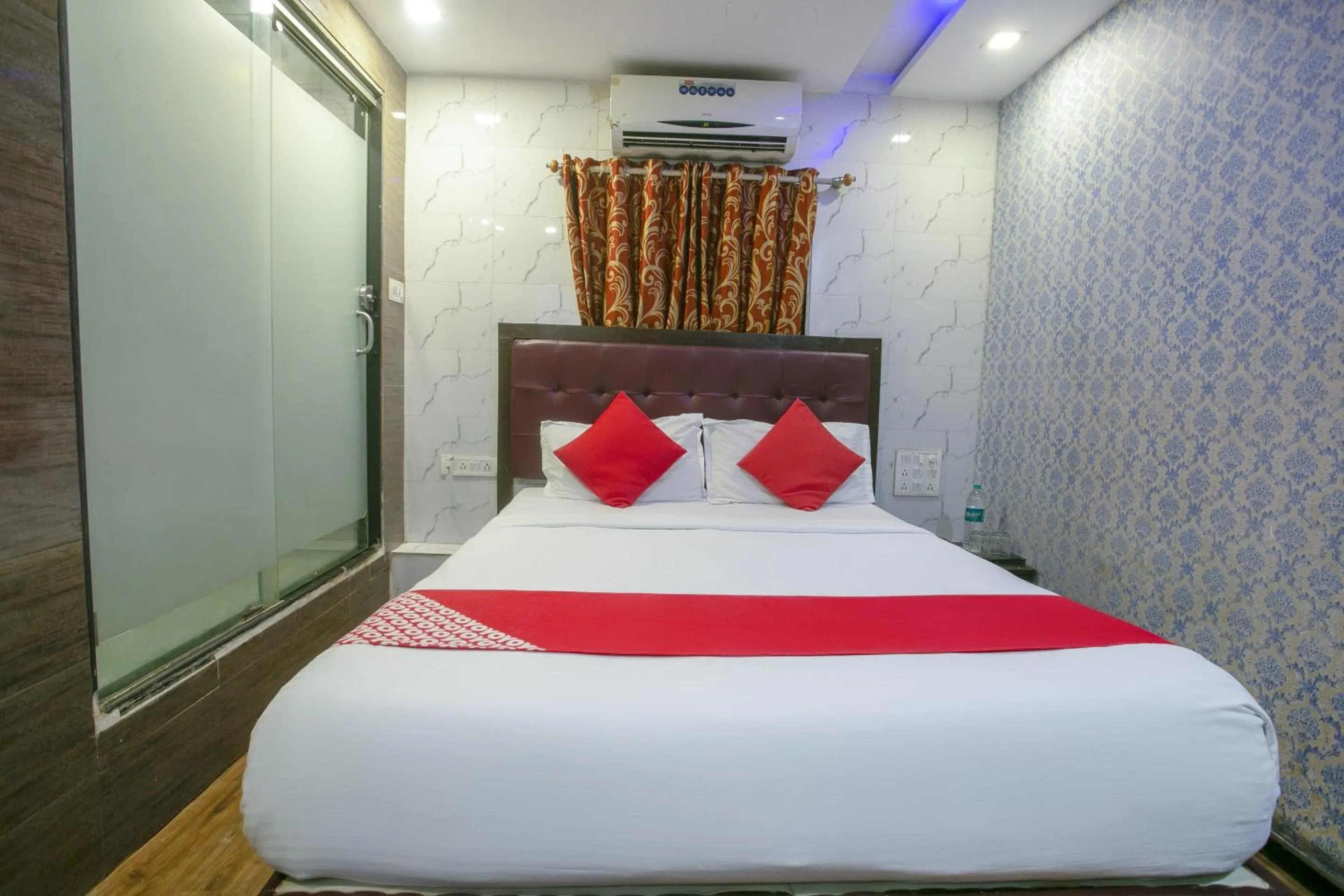 Bedroom, Bed in Hotel O Grand Inn