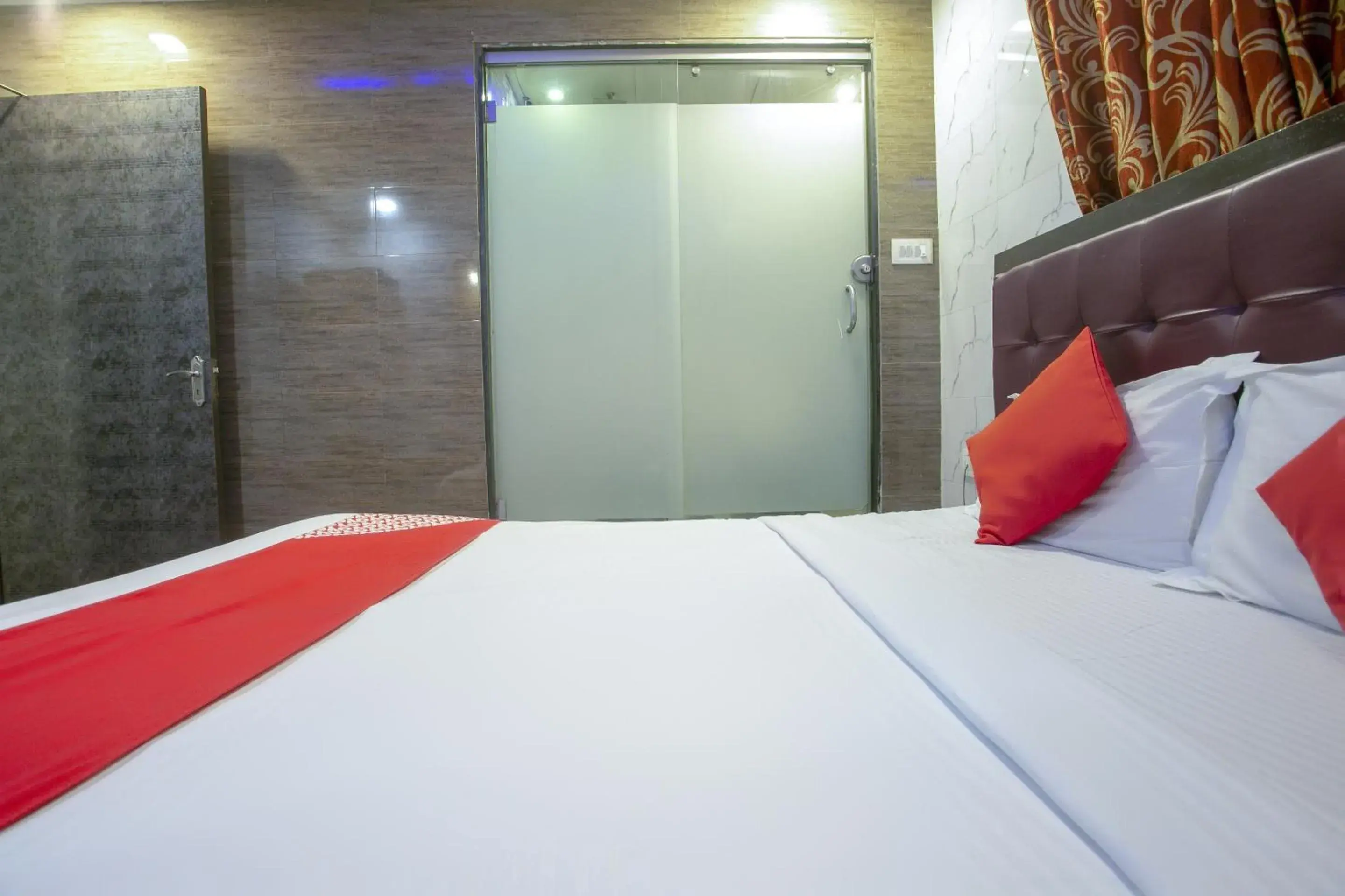 Bedroom, Bed in Hotel O Grand Inn Bedroom, Bed in Hotel O Grand Inn