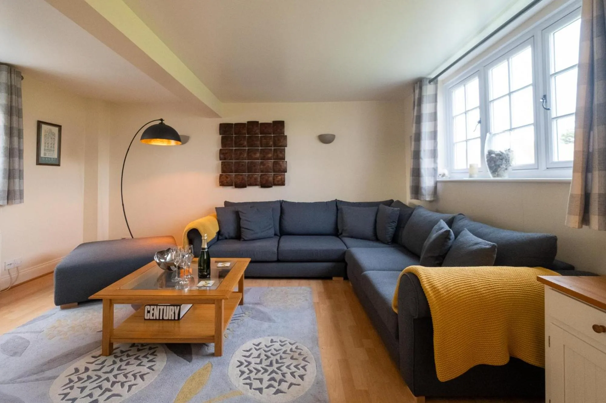 2 Ogilvie Lodge