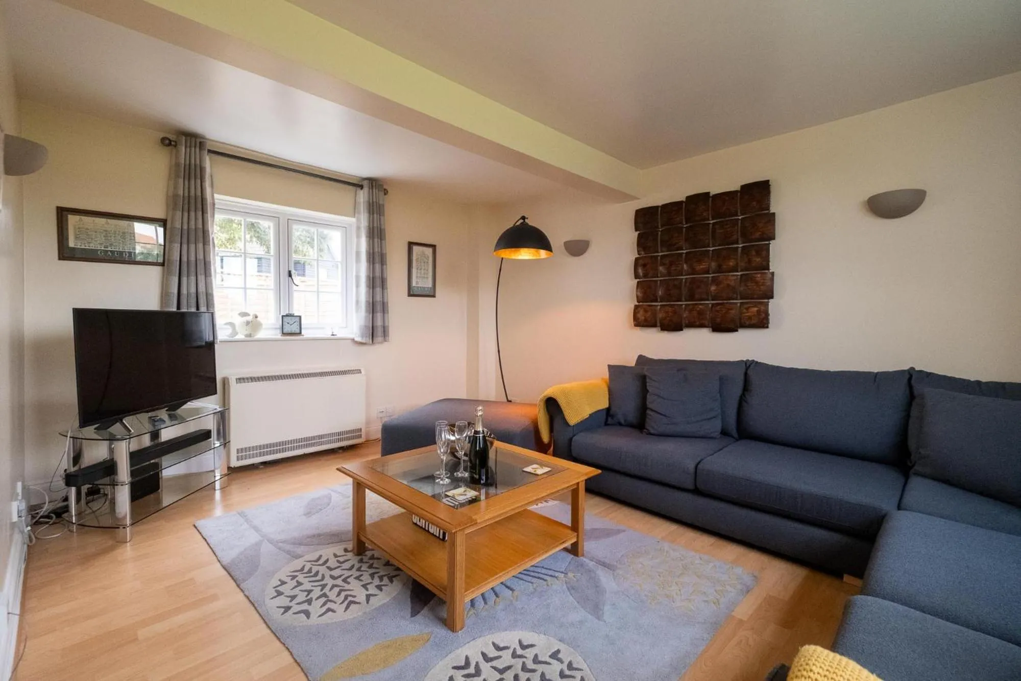 2 Ogilvie Lodge