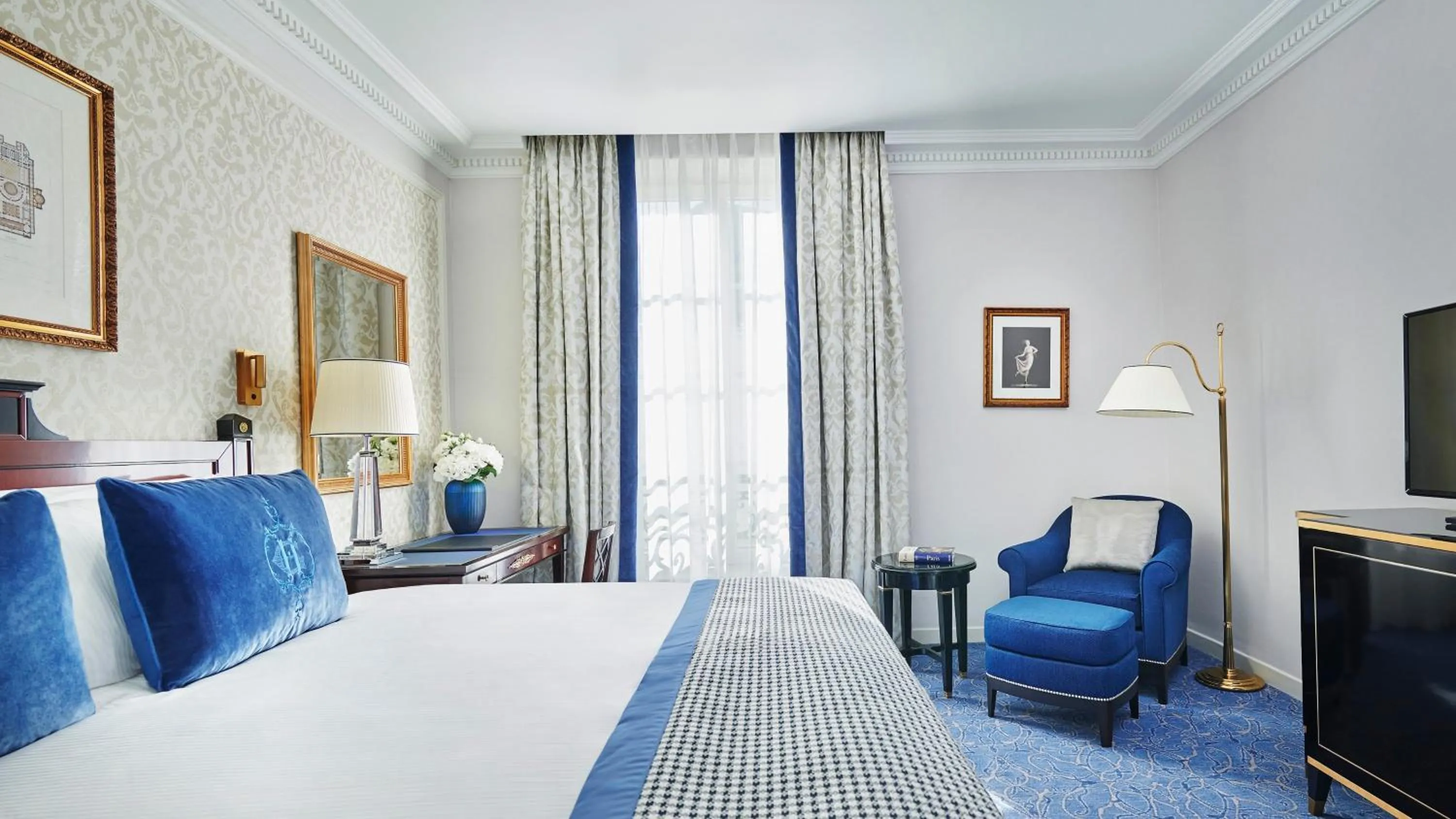Photo of the whole room, Bed in InterContinental Paris Le Grand by IHG