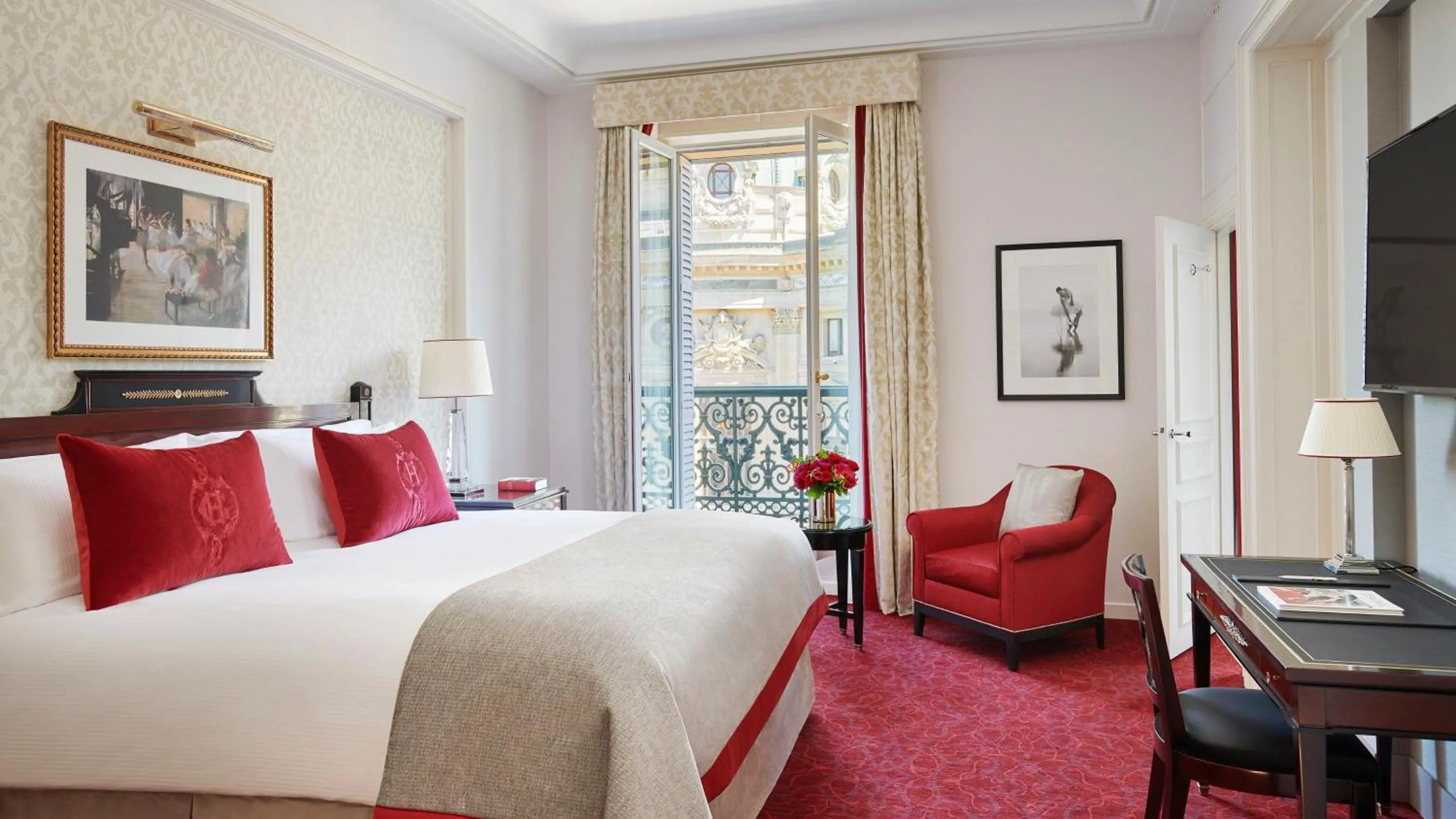 Photo of the whole room, Bed in InterContinental Paris Le Grand by IHG