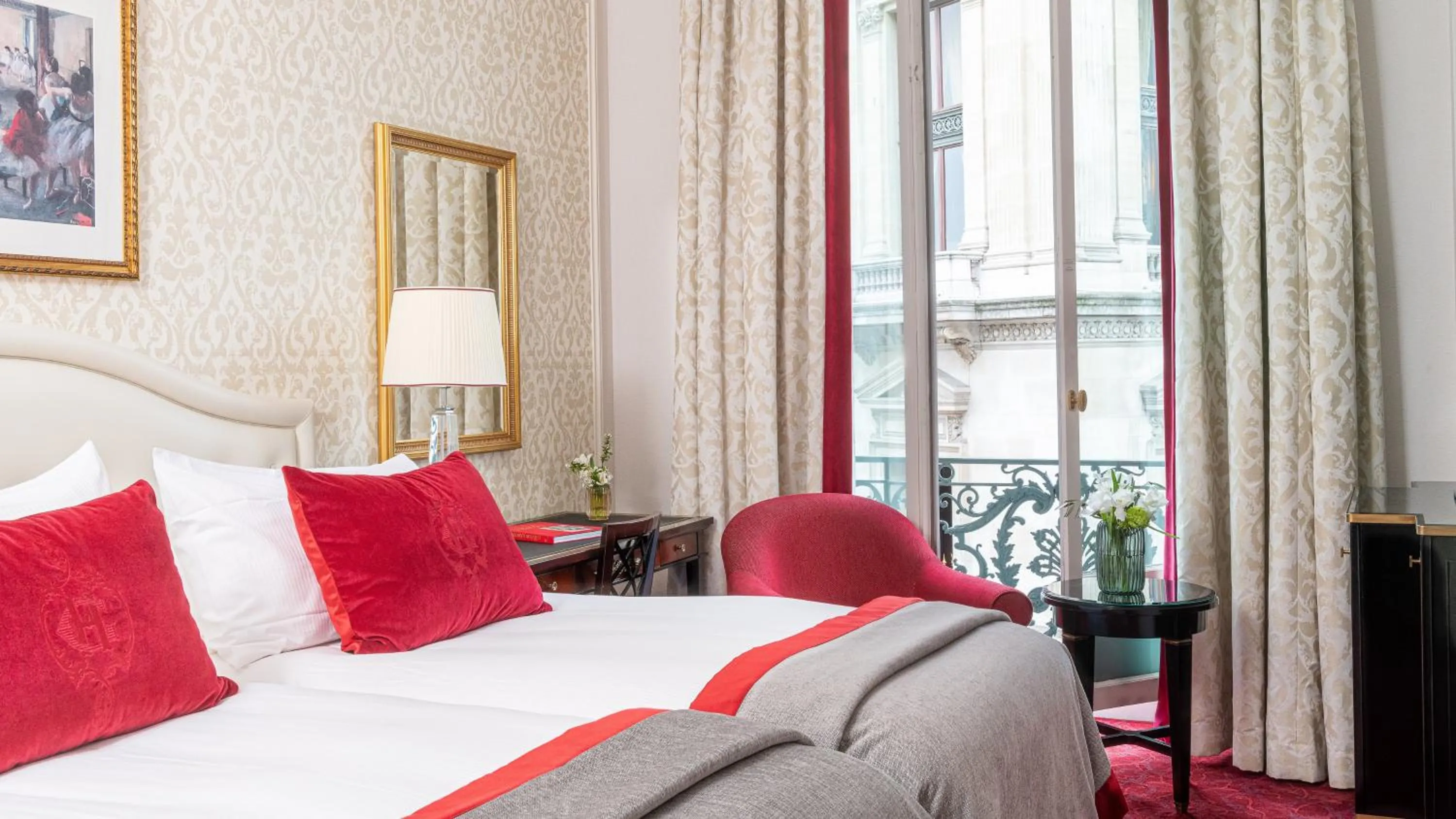 Photo of the whole room, Bed in InterContinental Paris Le Grand by IHG