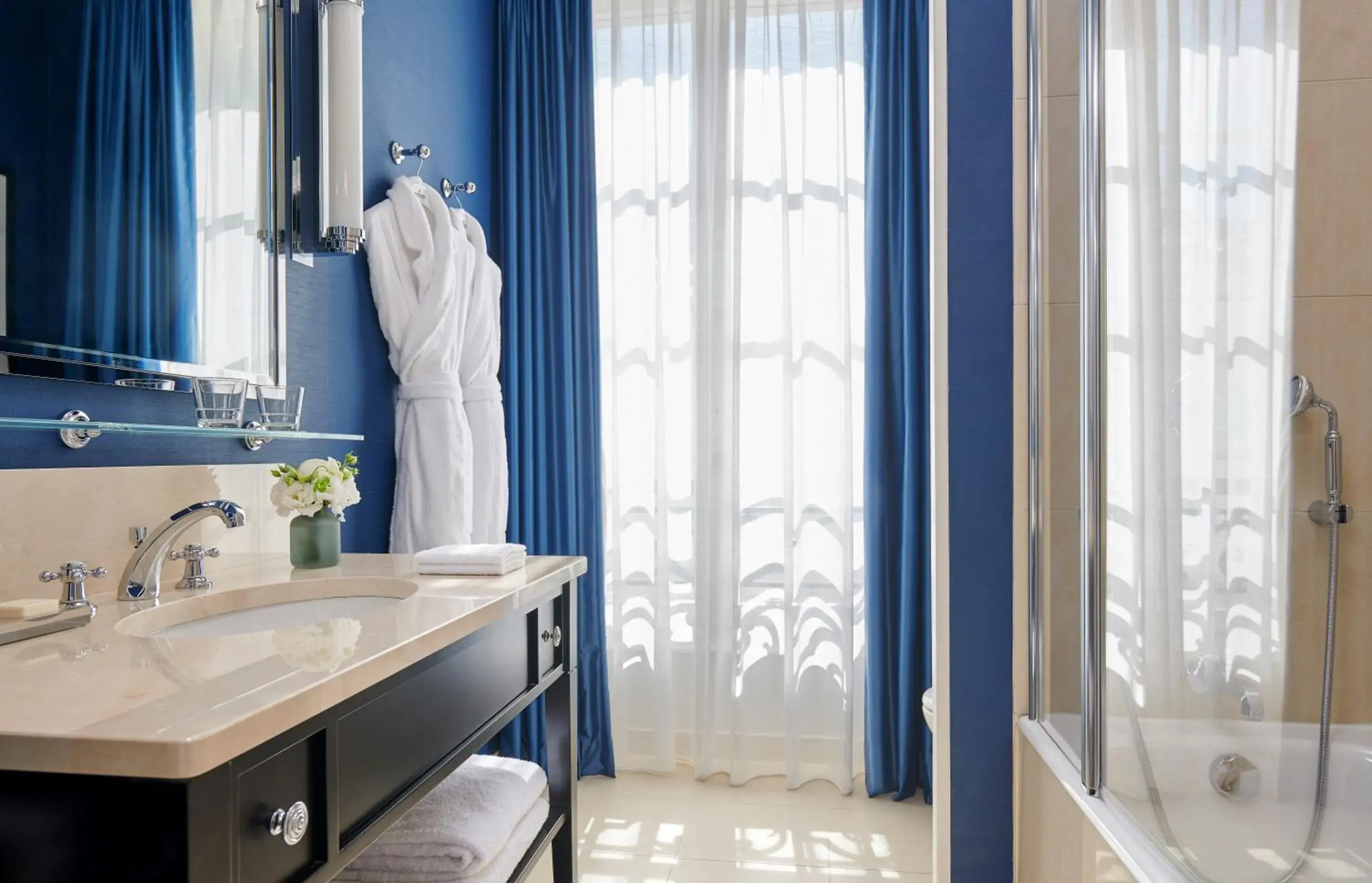 Classic Queen Room with Club Lounge Access in InterContinental Paris Le Grand by IHG Classic Queen Room with Club Lounge Access in InterContinental Paris Le Grand by IHG