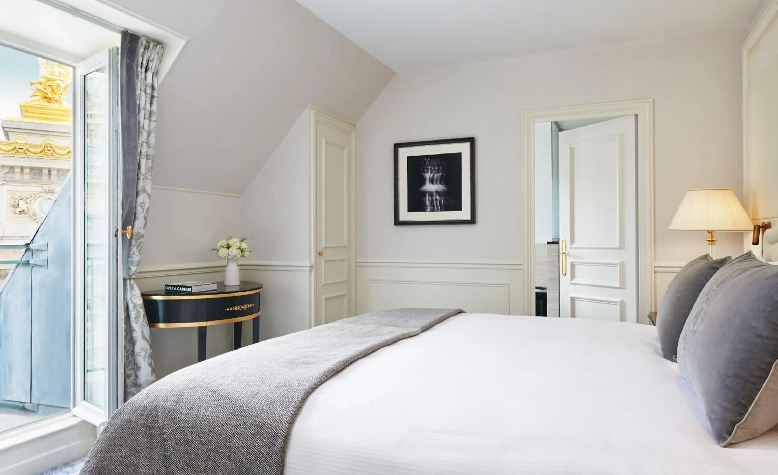 Bed in InterContinental Paris Le Grand by IHG Bed in InterContinental Paris Le Grand by IHG