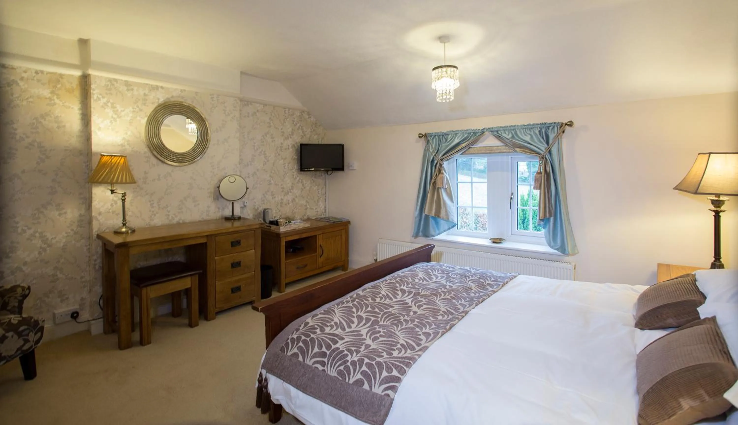 Photo of the whole room in The Old Rectory Chicklade