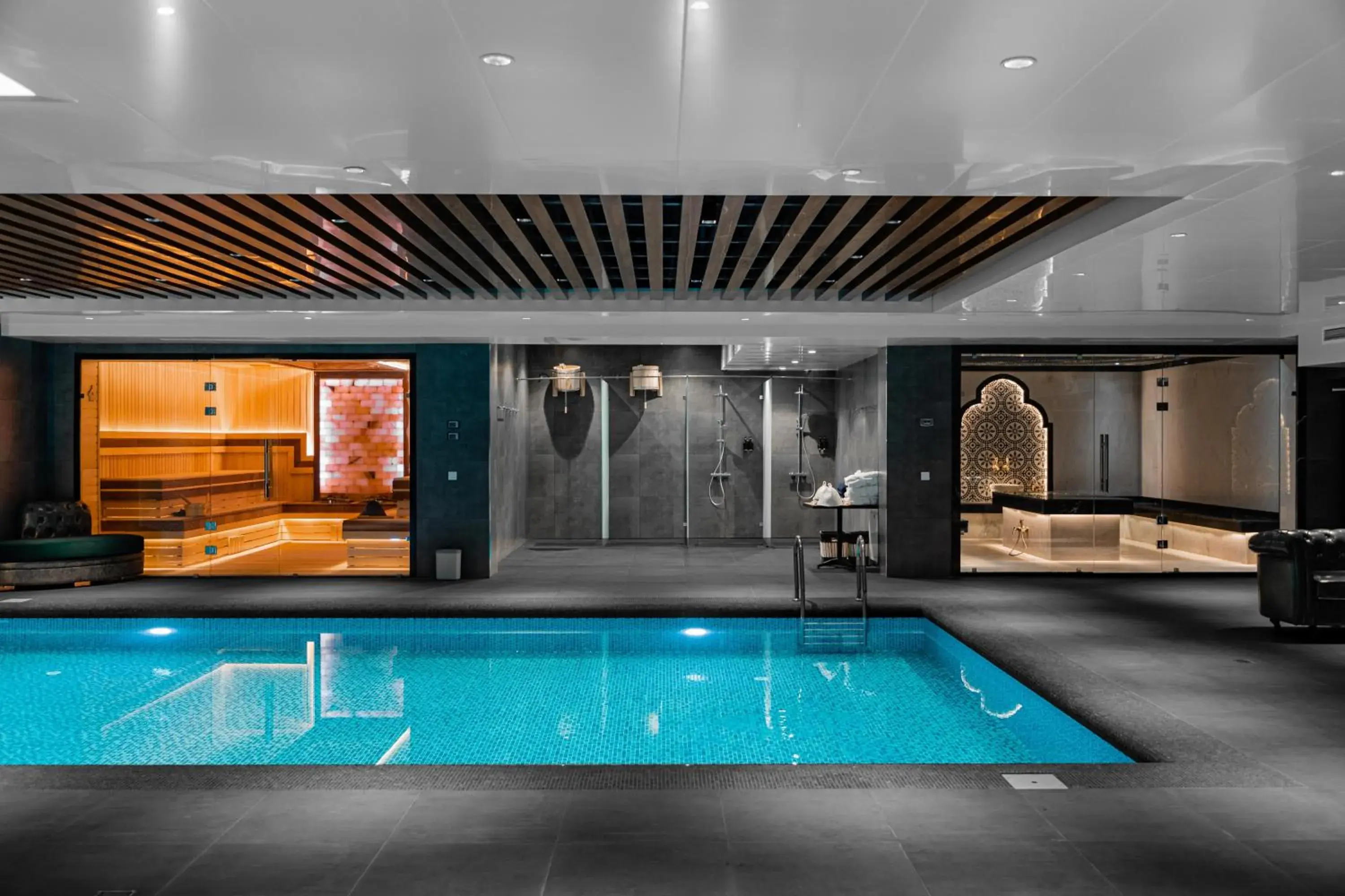 Swimming pool in Mövenpick Samarkand Swimming pool in Mövenpick Samarkand