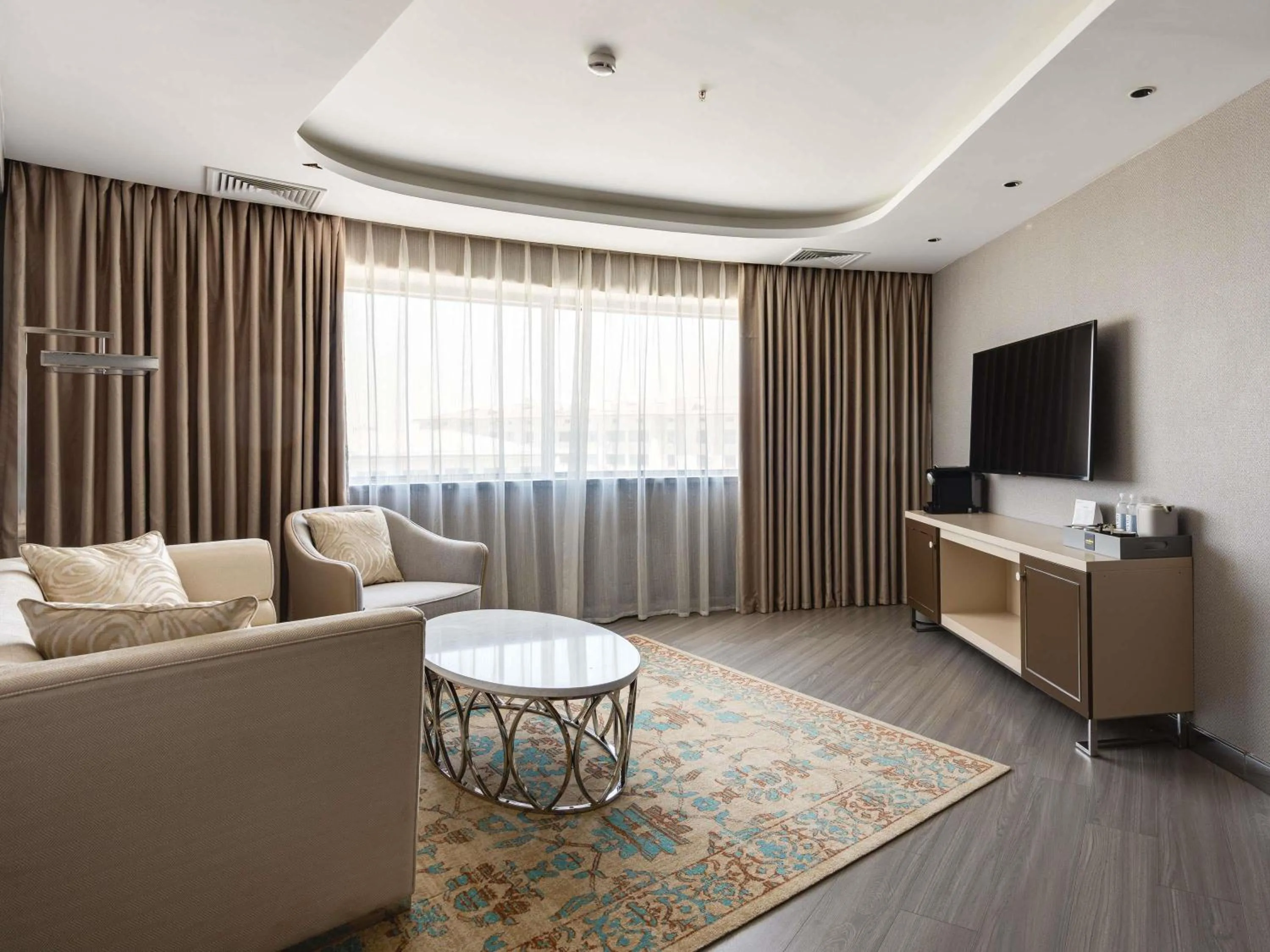 Bedroom in Mövenpick Samarkand