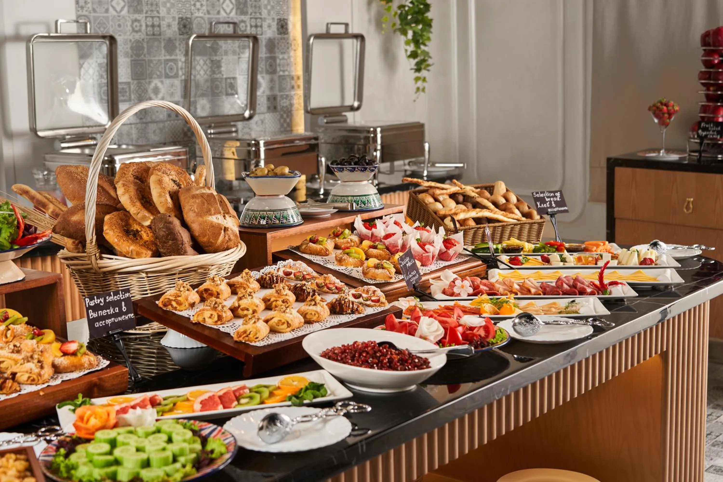 Food and drinks in Mövenpick Samarkand