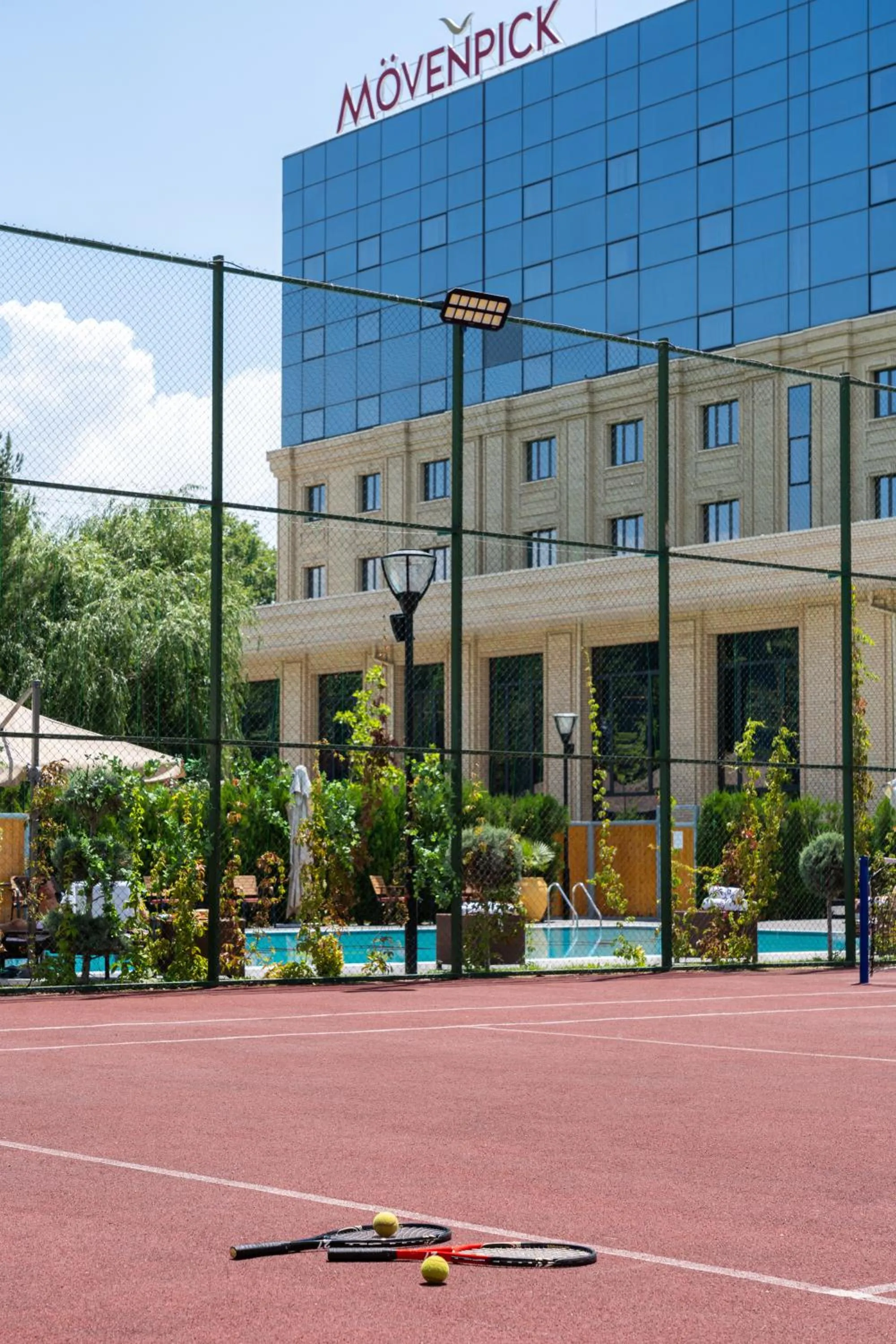 Tennis court in Mövenpick Samarkand