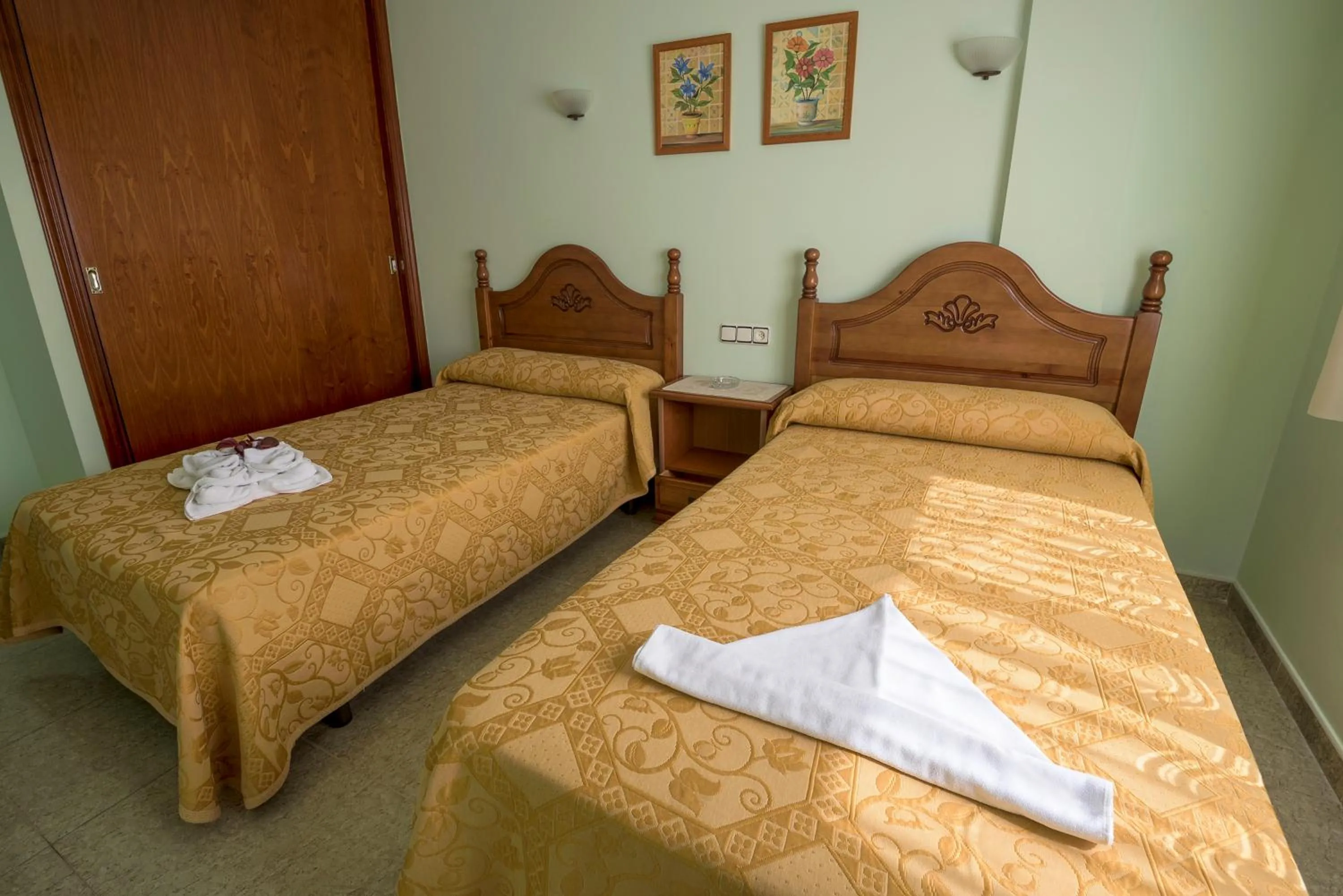 Bed in Hostal O Camouco