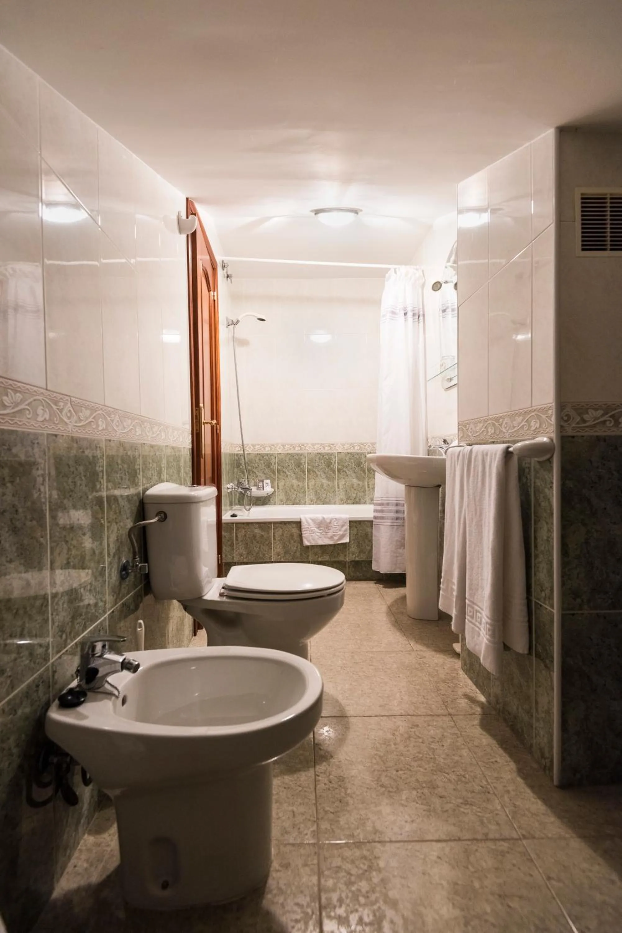 Bathroom in Hostal O Camouco
