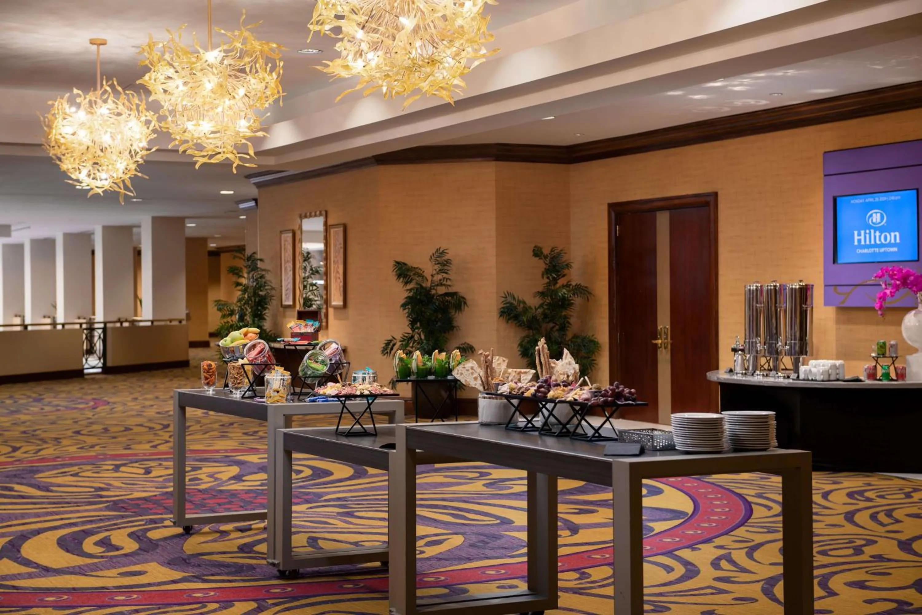 Dining area in Hilton Charlotte Uptown