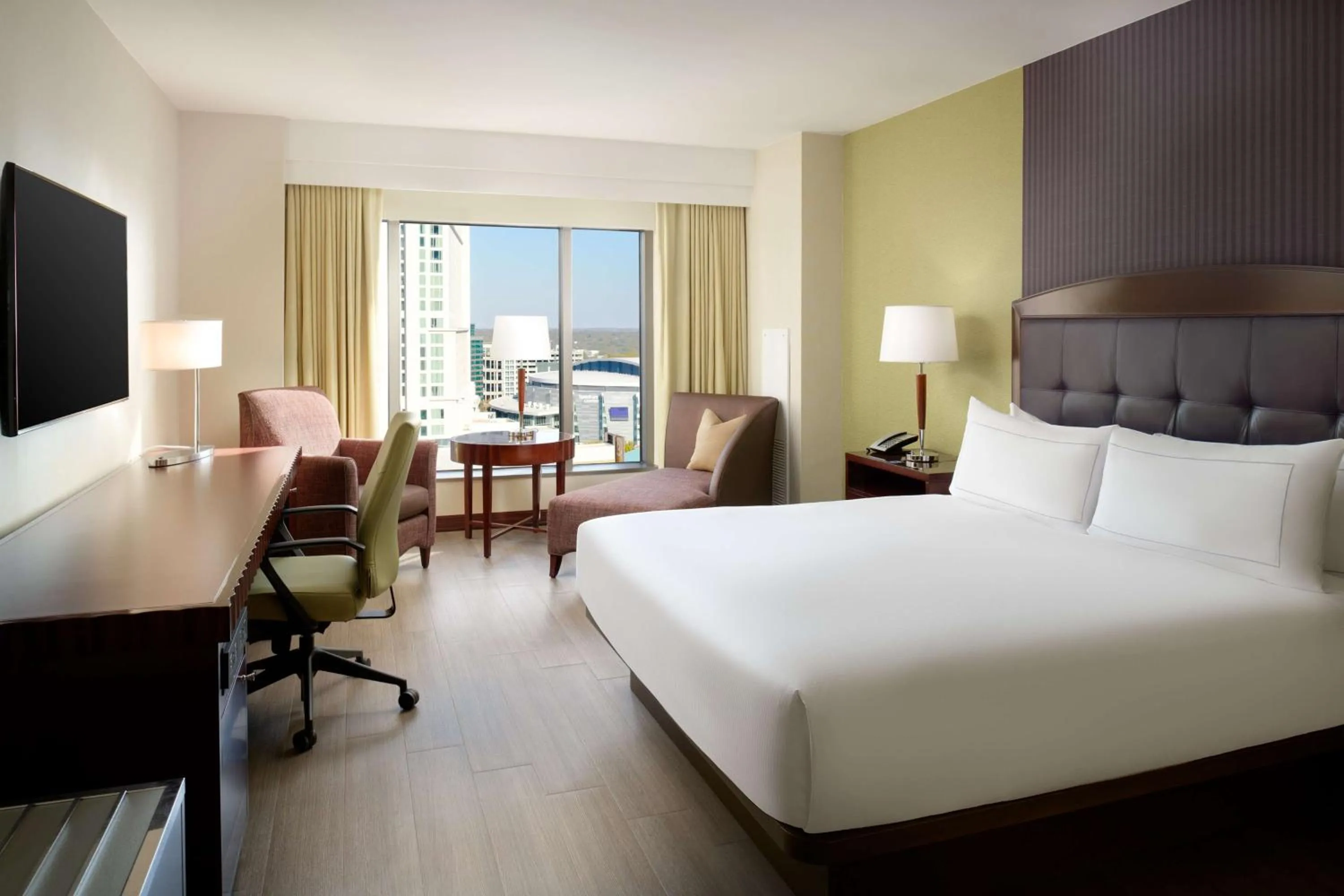 Photo of the whole room, Bed in Hilton Charlotte Uptown