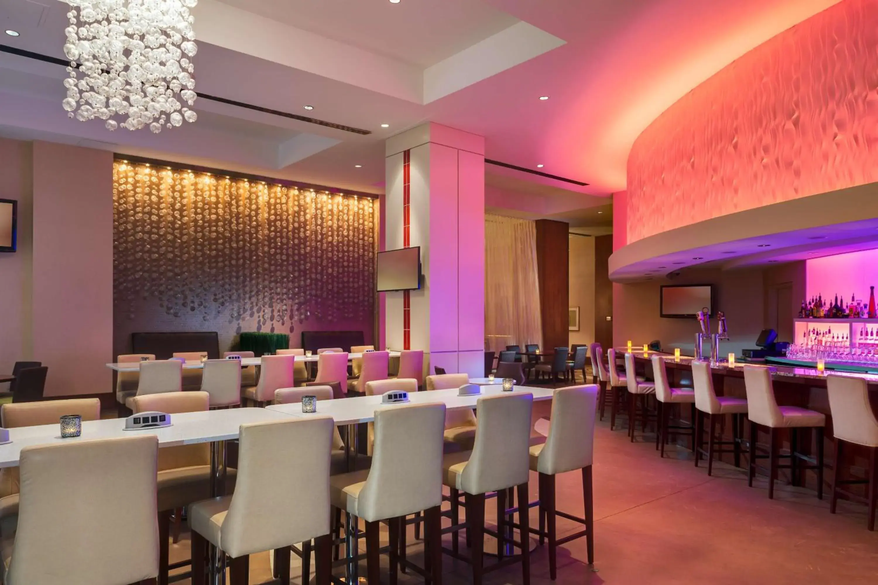 Restaurant/places to eat in Hilton Charlotte Uptown Restaurant/places to eat in Hilton Charlotte Uptown