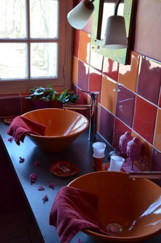 Bathroom in Chambres d'Hôtes & SPA Le Chat Chez Qui j'Habite