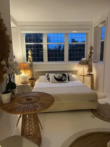 Bedroom, Bed in Chambres d'Hôtes & SPA Le Chat Chez Qui j'Habite