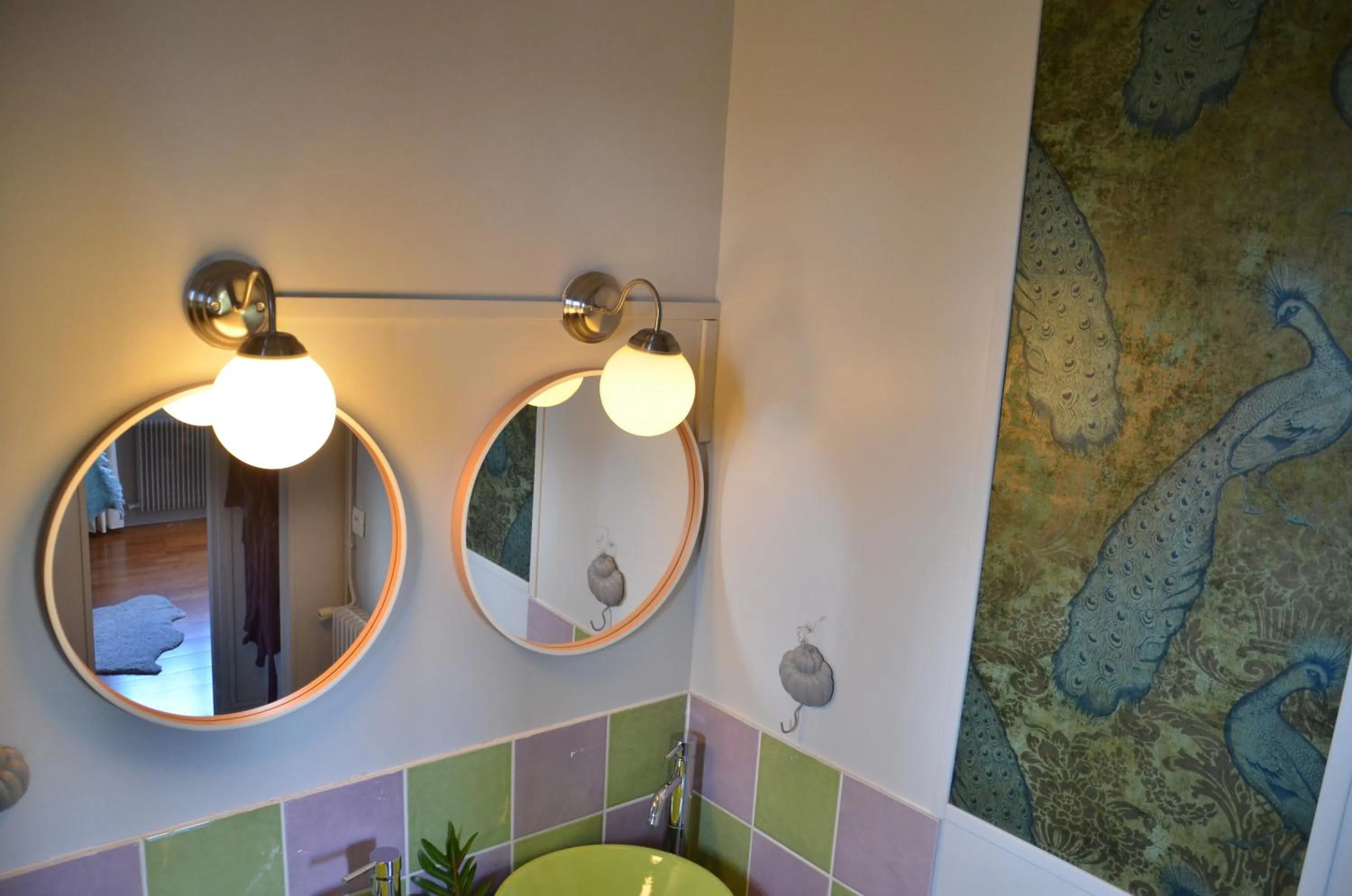 Bathroom in Chambres d'Hôtes & SPA Le Chat Chez Qui j'Habite