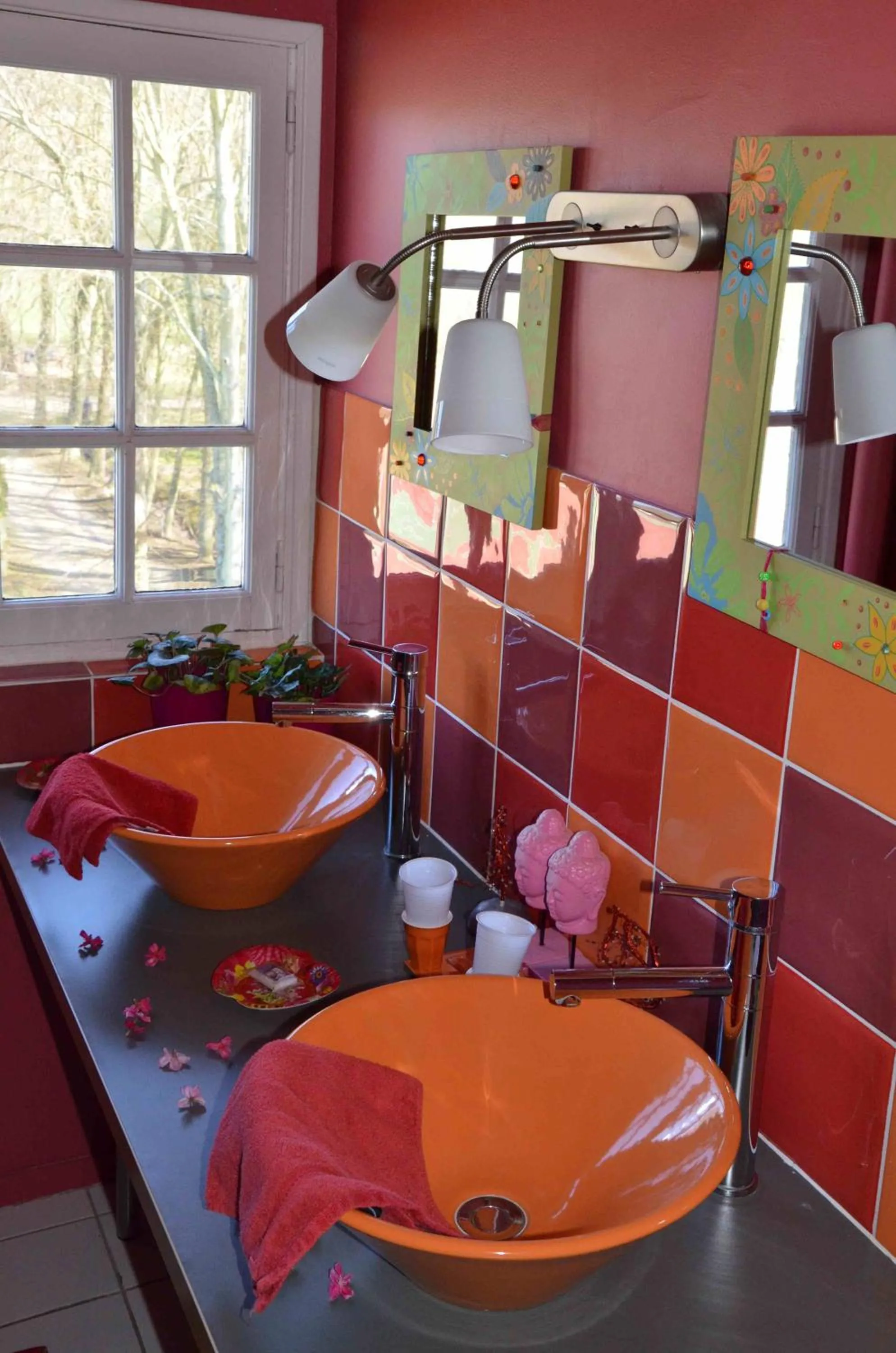 Bathroom in Chambres d'Hôtes & SPA Le Chat Chez Qui j'Habite