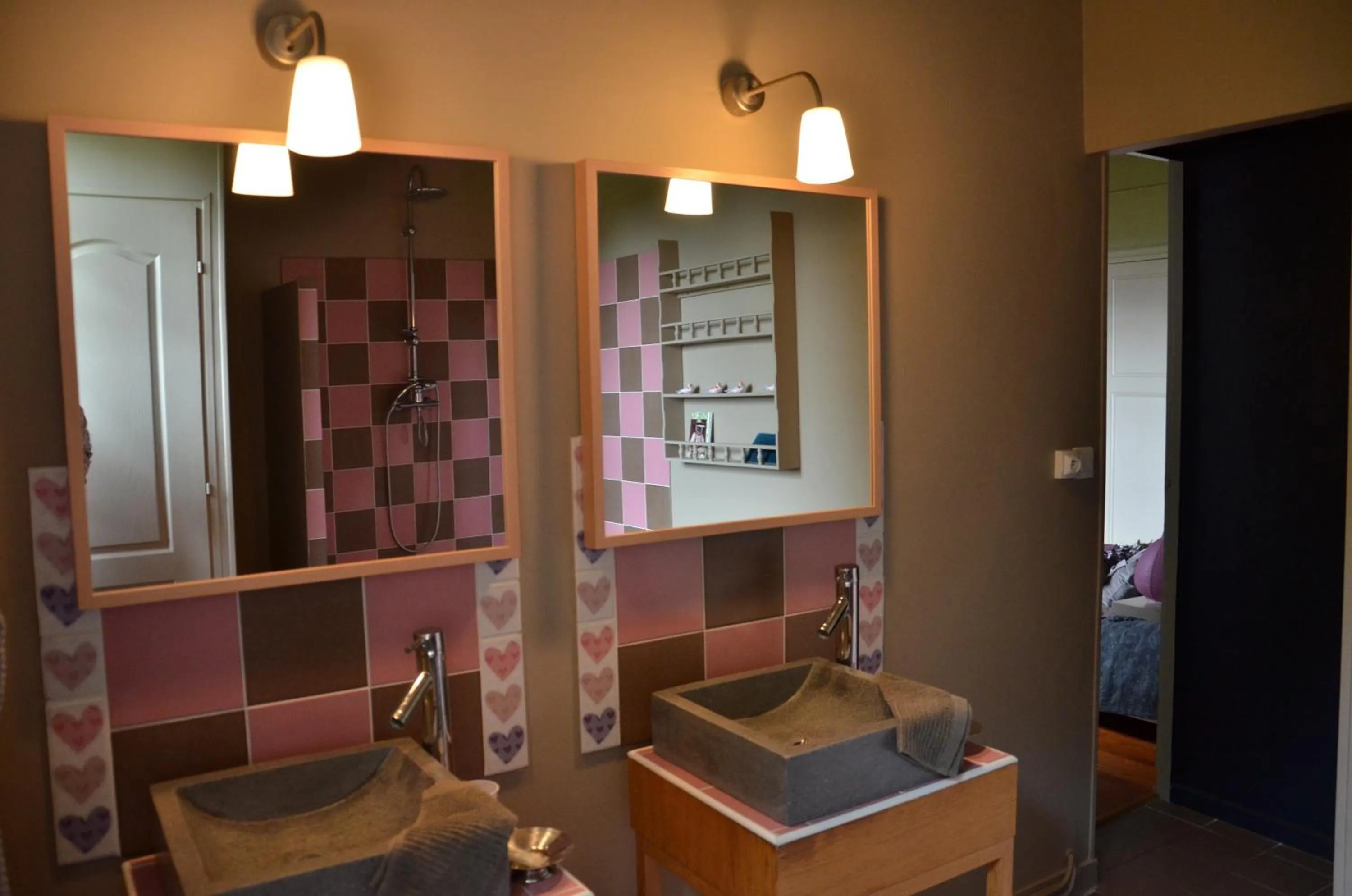Bathroom in Chambres d'Hôtes & SPA Le Chat Chez Qui j'Habite