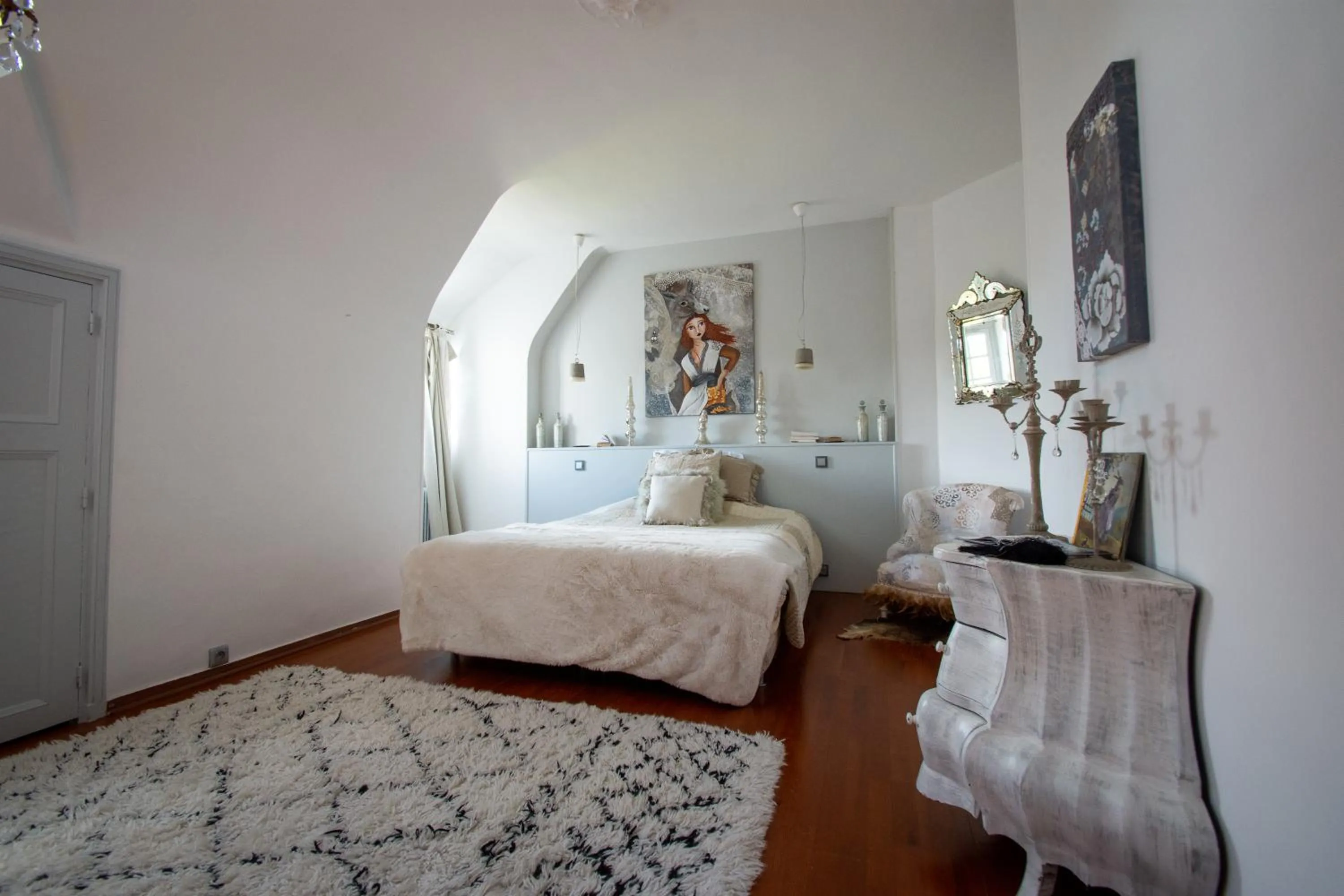 Photo of the whole room, Bed in Chambres d'Hôtes & SPA Le Chat Chez Qui j'Habite