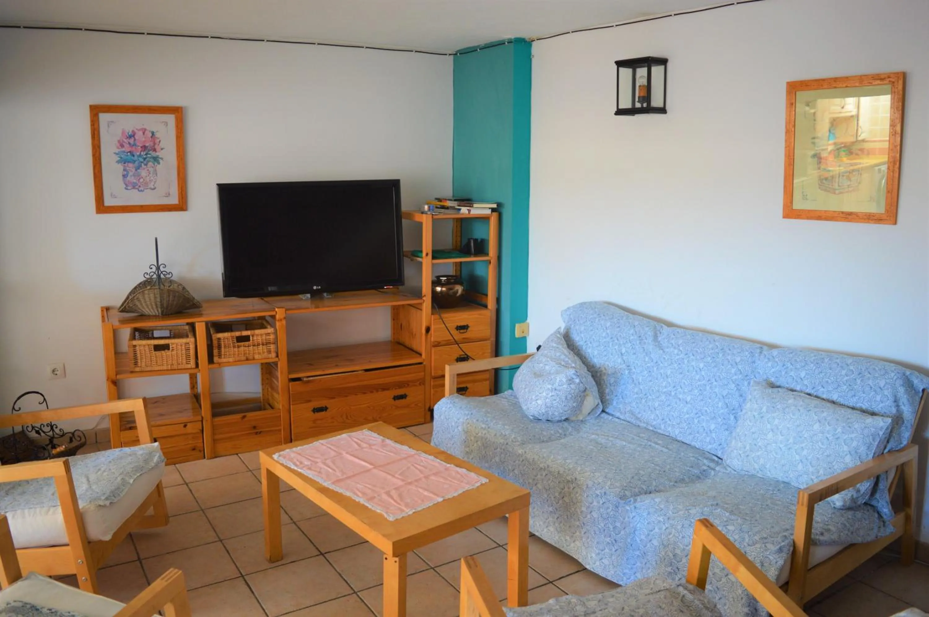 Communal lounge/ TV room in Casa Duende del Tajo