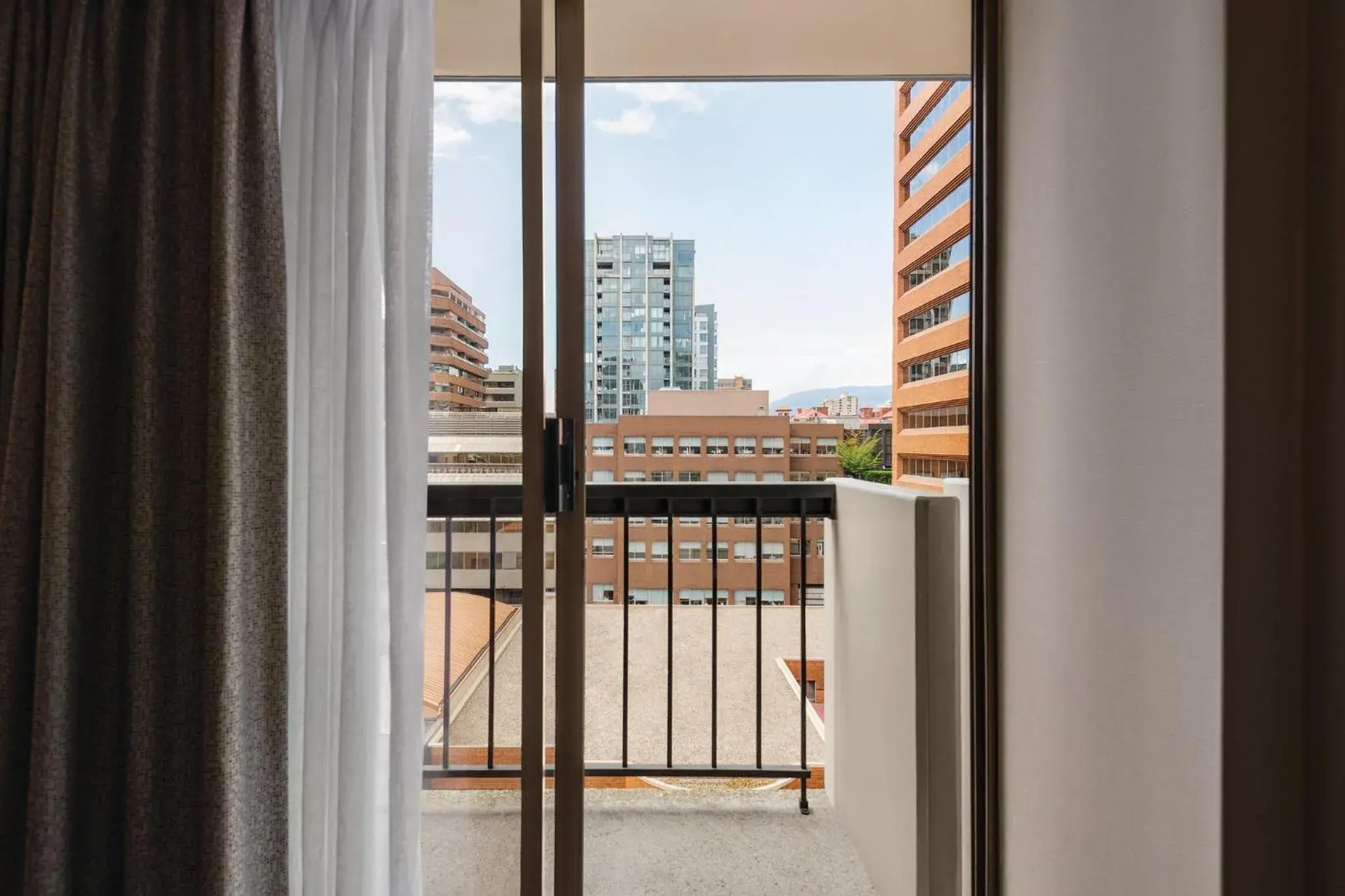 Property building in Holiday Inn & Suites Vancouver Downtown by IHG Property building in Holiday Inn & Suites Vancouver Downtown by IHG