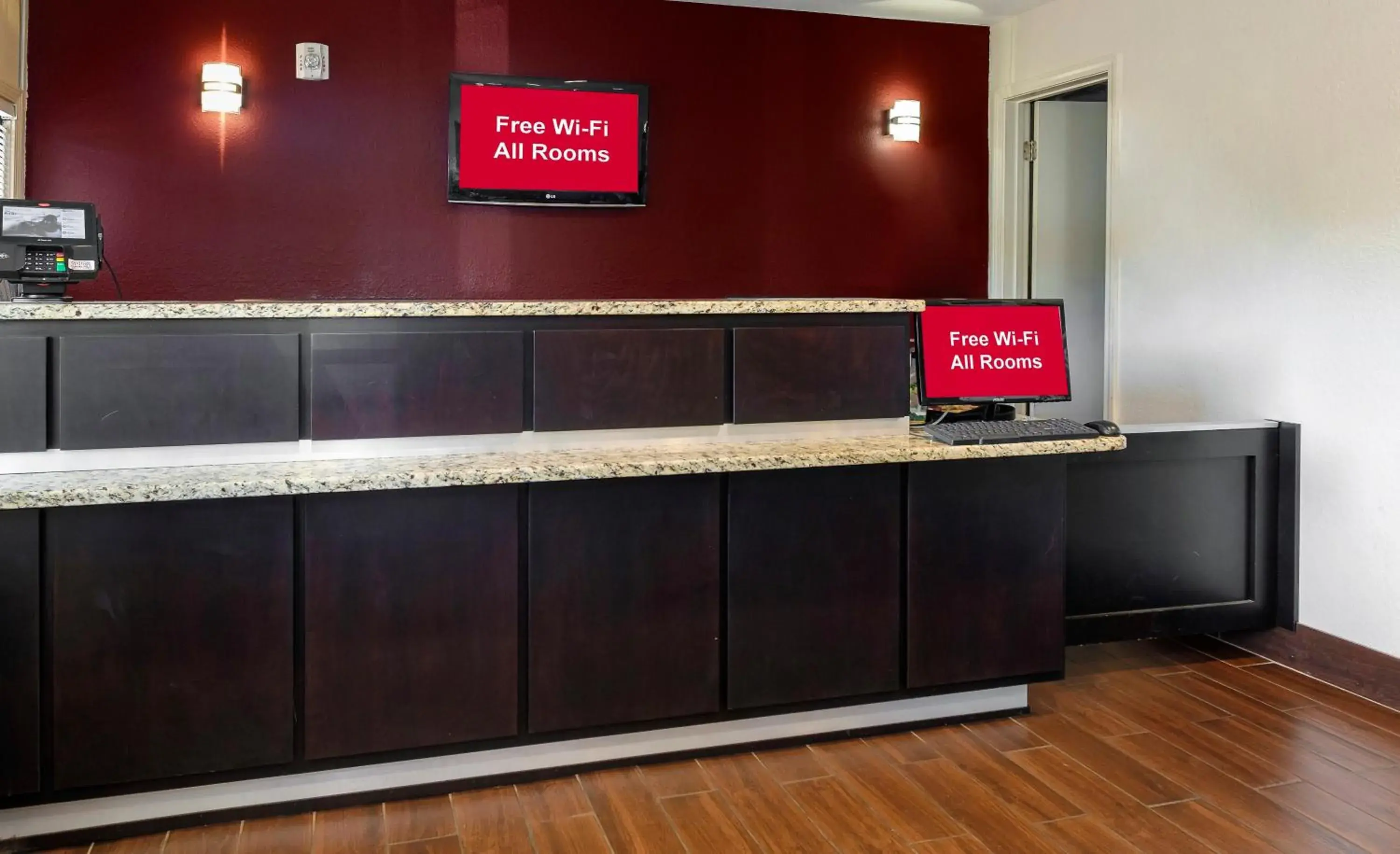 Bedroom in Red Roof Inn Helen Bedroom in Red Roof Inn Helen