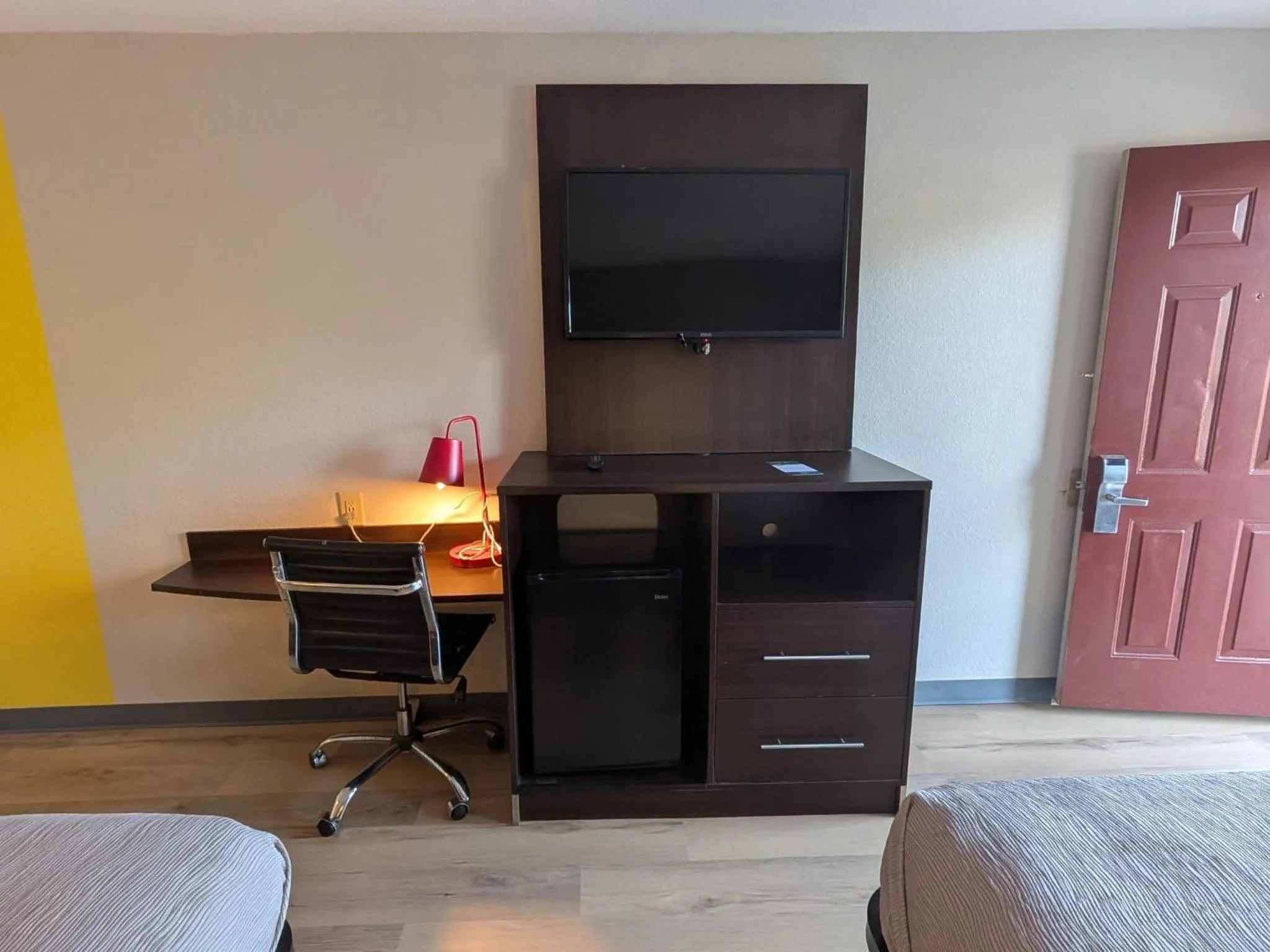 Bedroom in Super 8 by Wyndham Helen