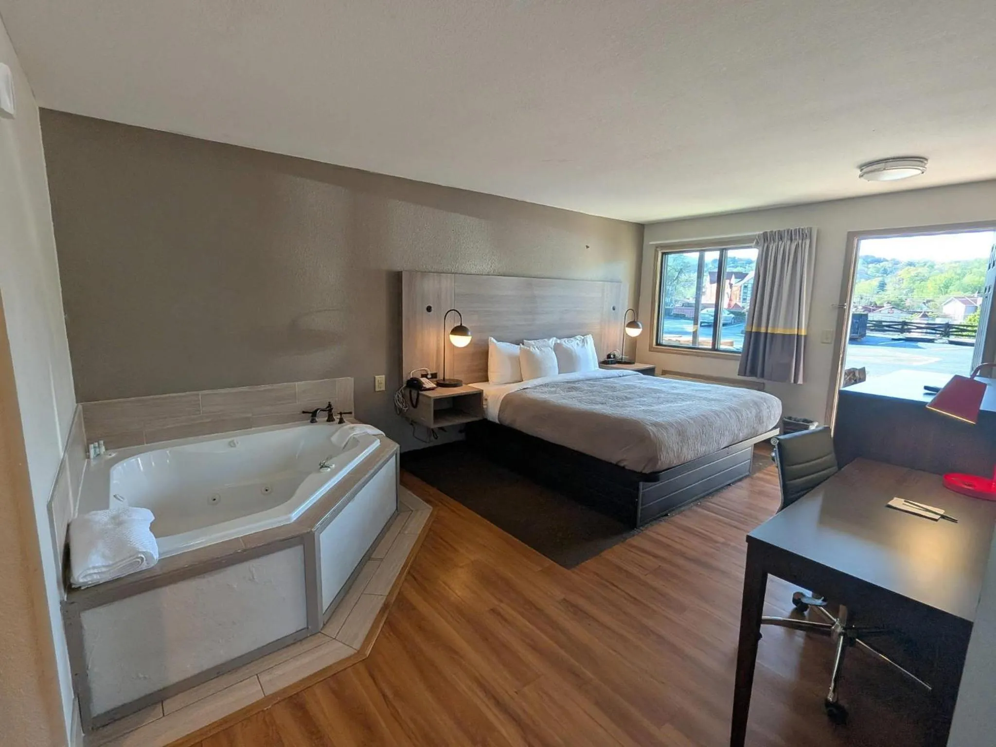 Bedroom, Bed in Super 8 by Wyndham Helen