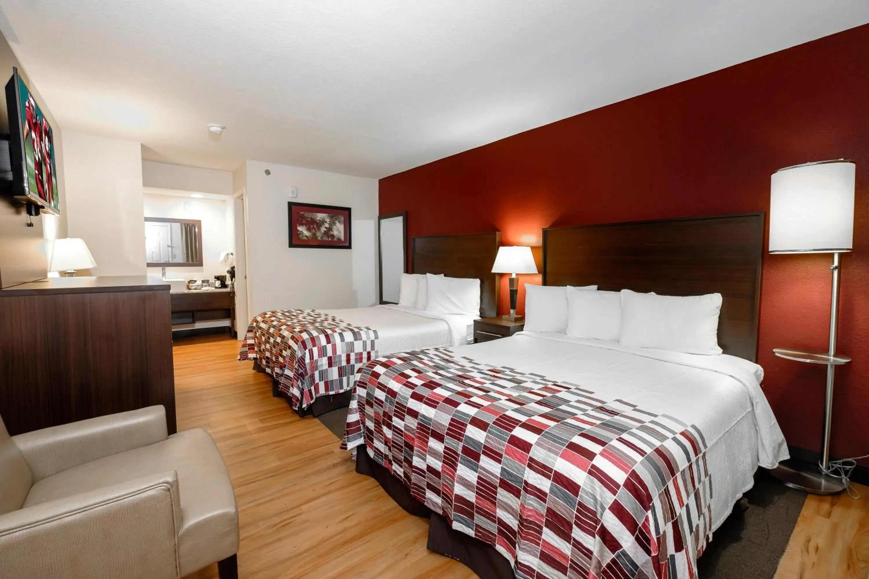 Deluxe Room with Two Queen Beds Smoke Free in Red Roof Inn Helen Deluxe Room with Two Queen Beds Smoke Free in Red Roof Inn Helen