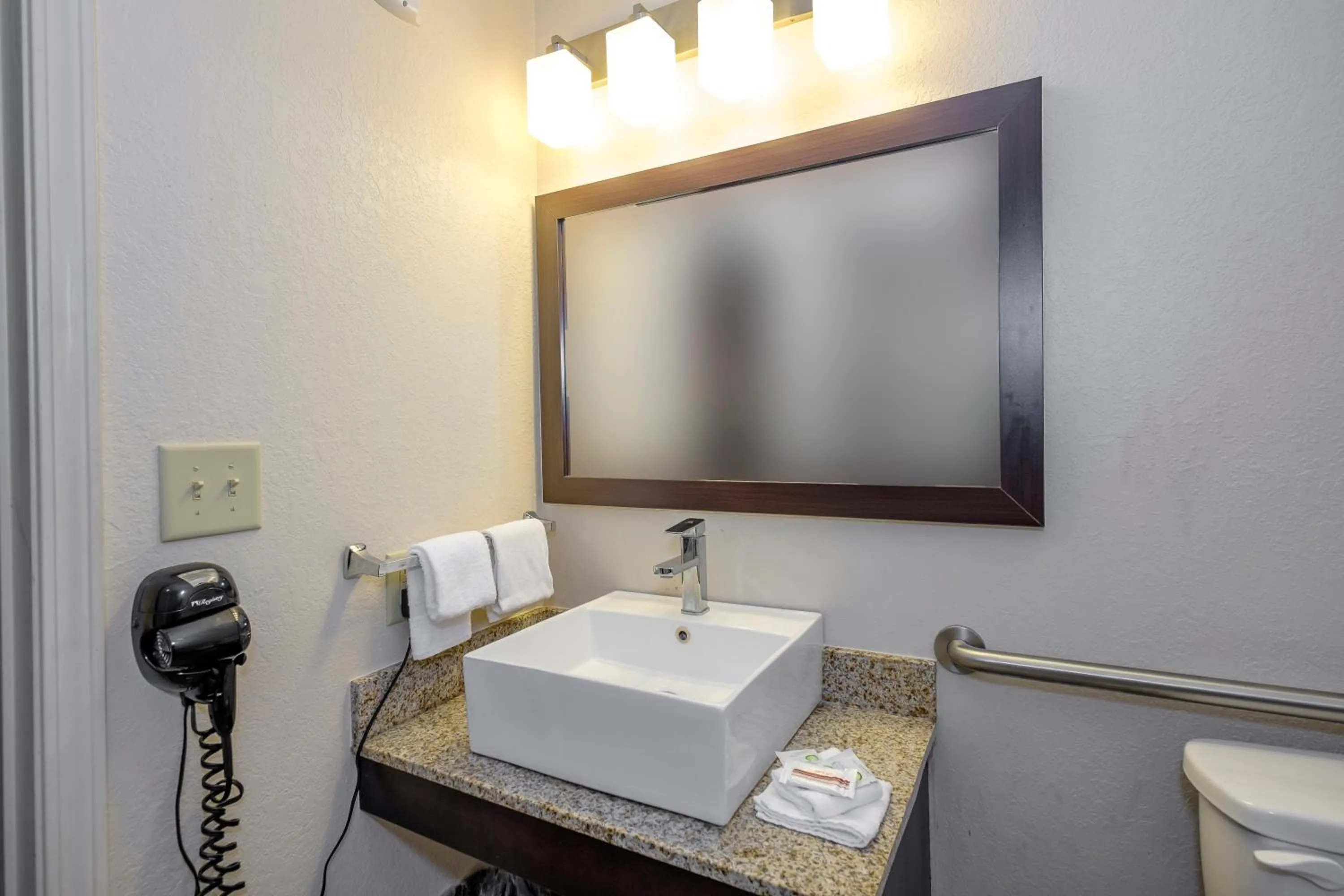 Bathroom in Red Roof Inn Helen