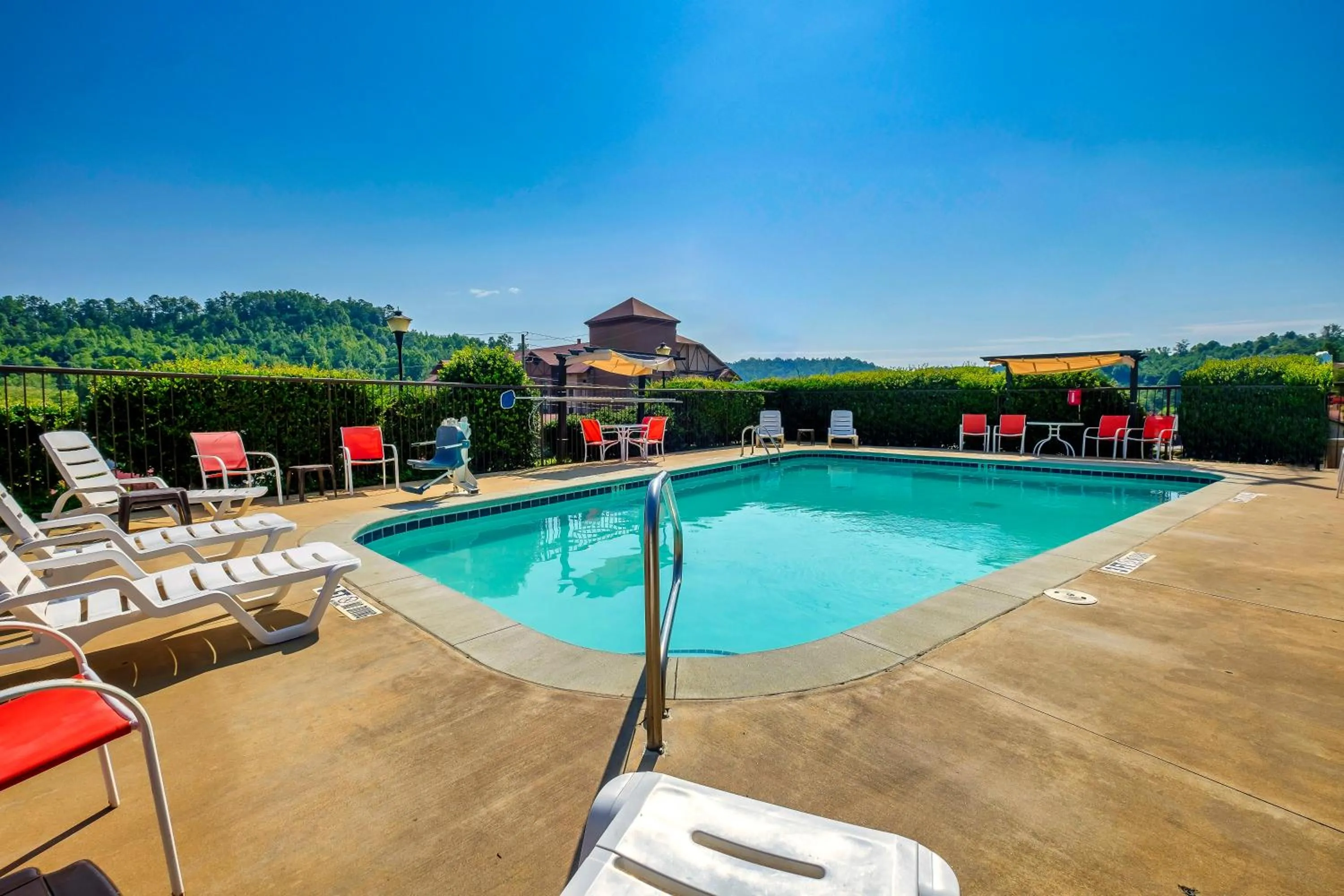 Swimming pool in Red Roof Inn Helen