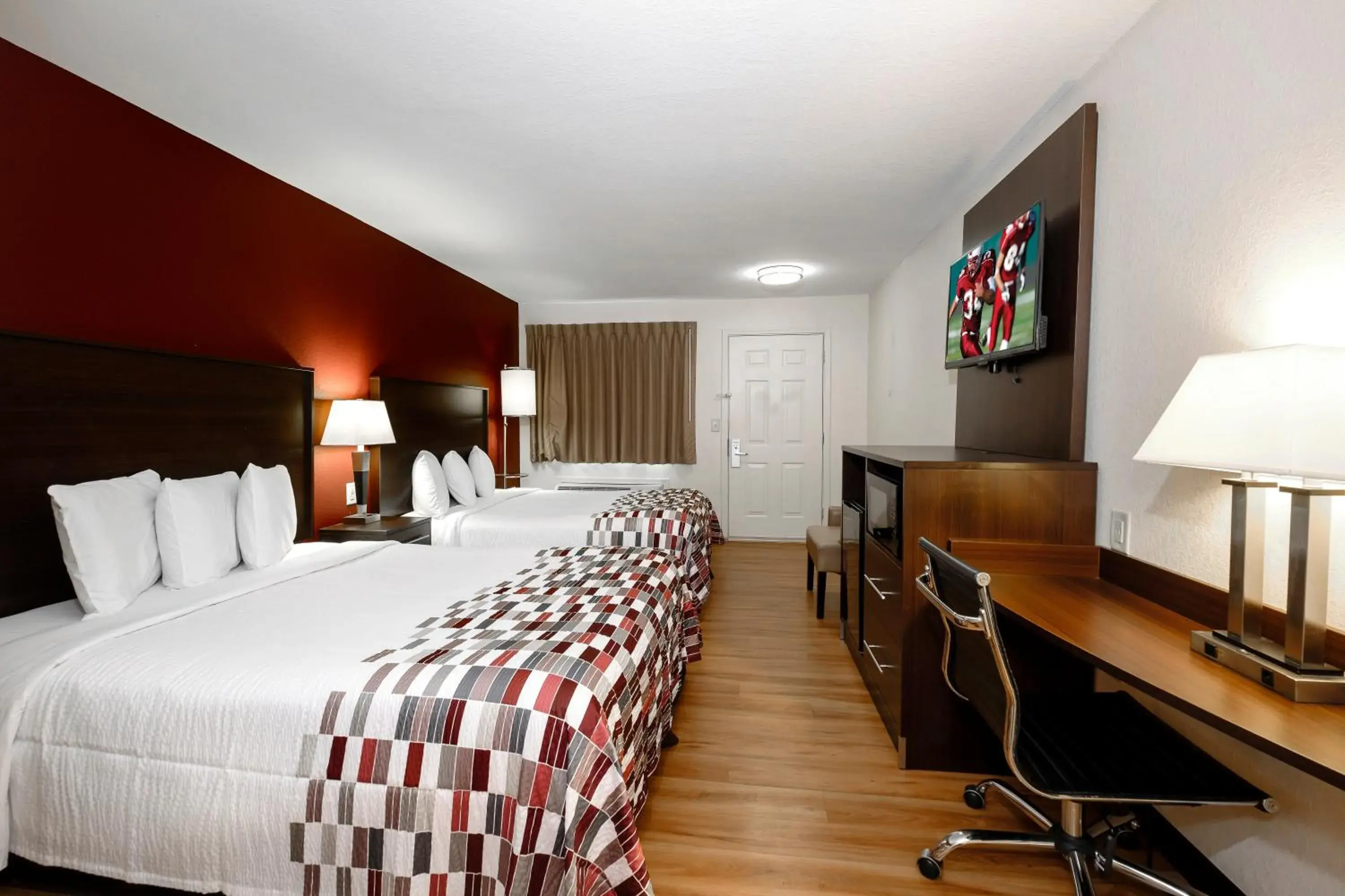 Photo of the whole room, Bed in Red Roof Inn Helen Photo of the whole room, Bed in Red Roof Inn Helen