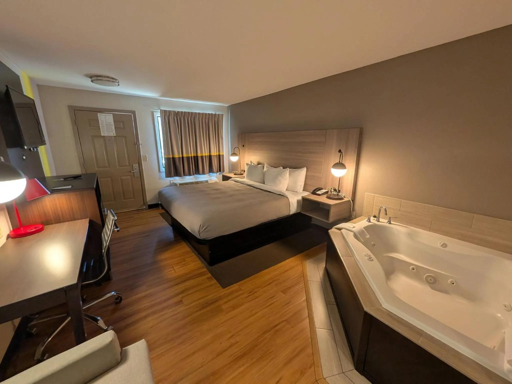 Bedroom, Bed in Super 8 by Wyndham Helen
