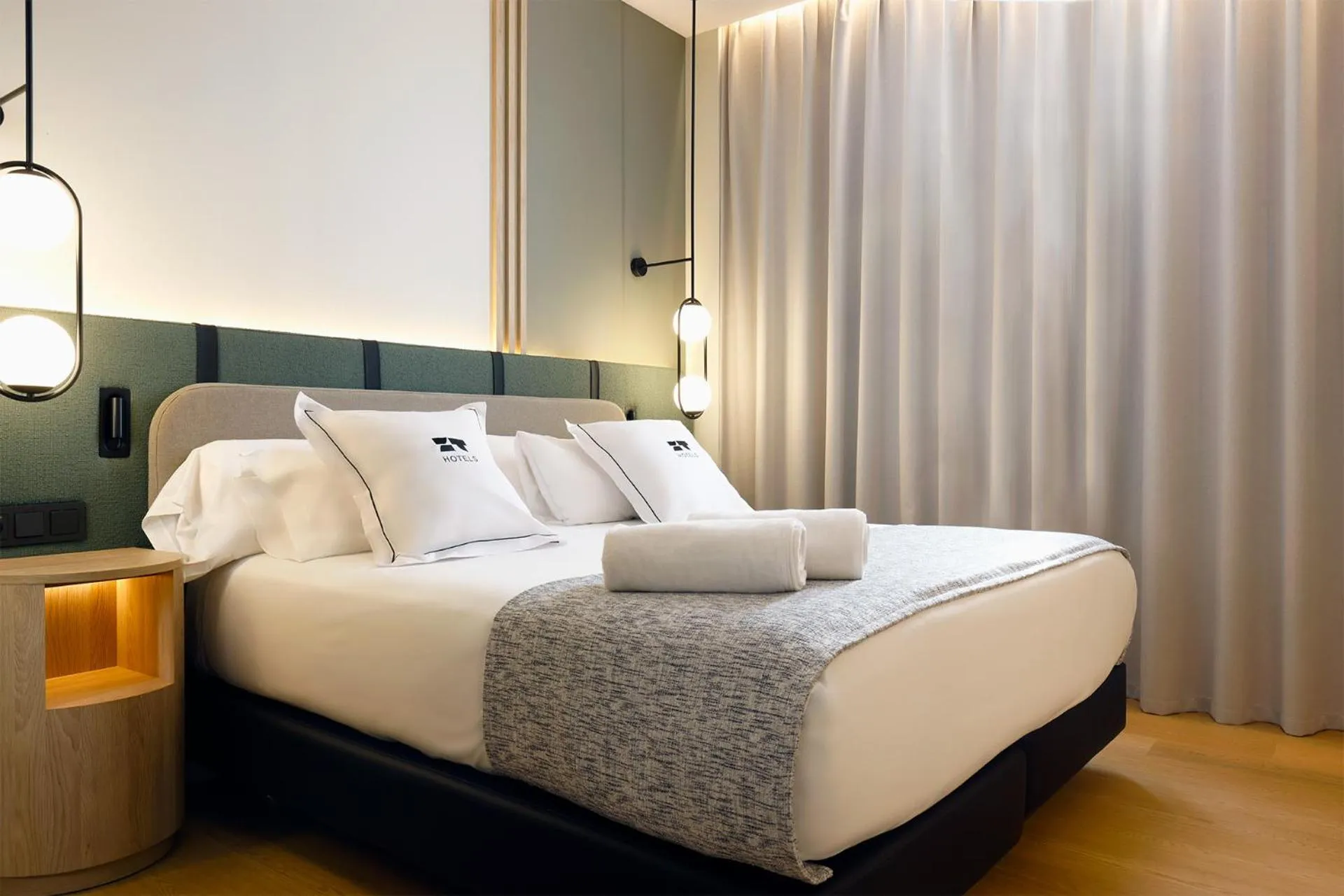 Bed in Hotel & Spa Villa Olimpica Suites